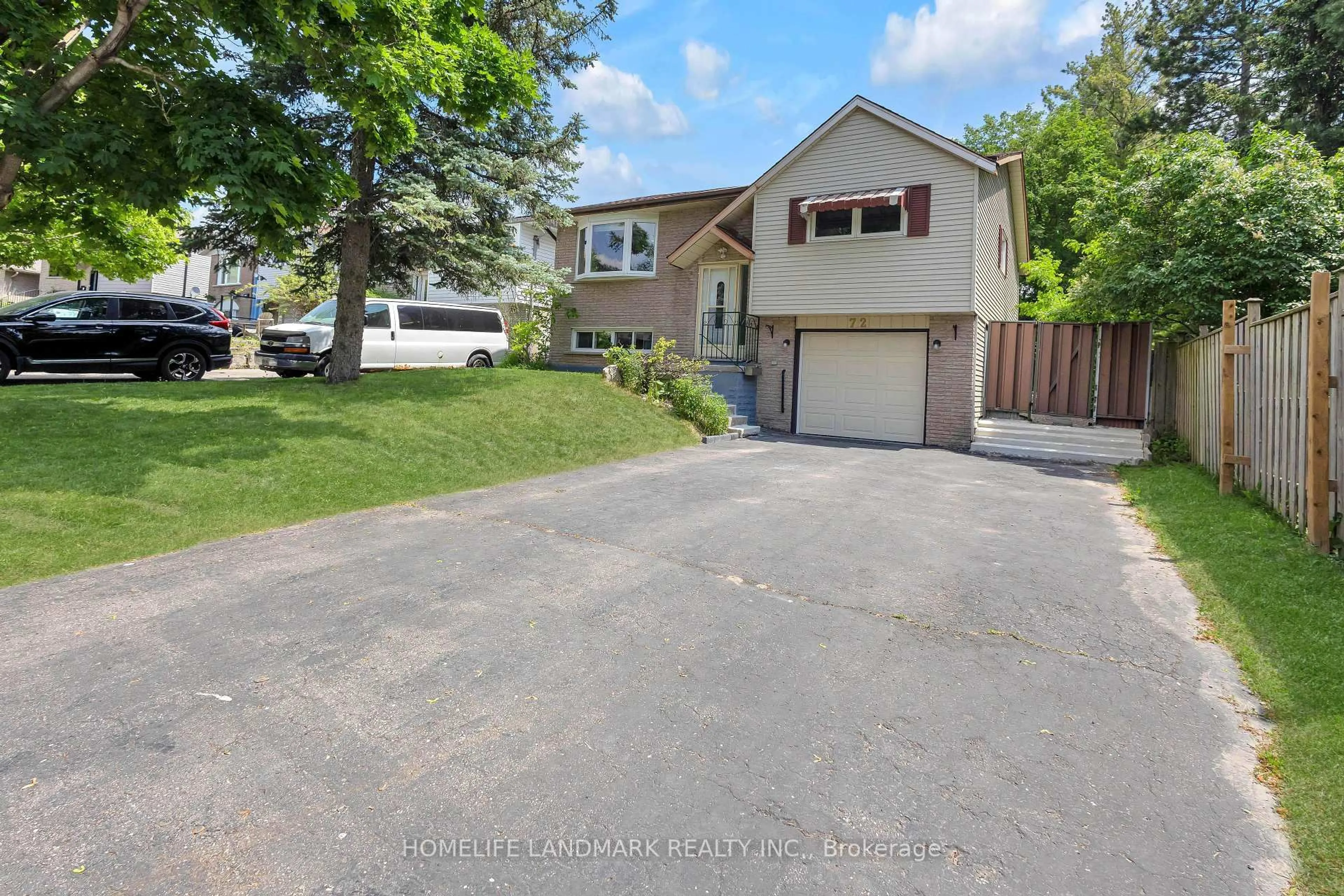 A pic from outside/outdoor area/front of a property/back of a property/a pic from drone, street for 72 PINEMEADOW Cres, Waterloo Ontario N2T 1A7