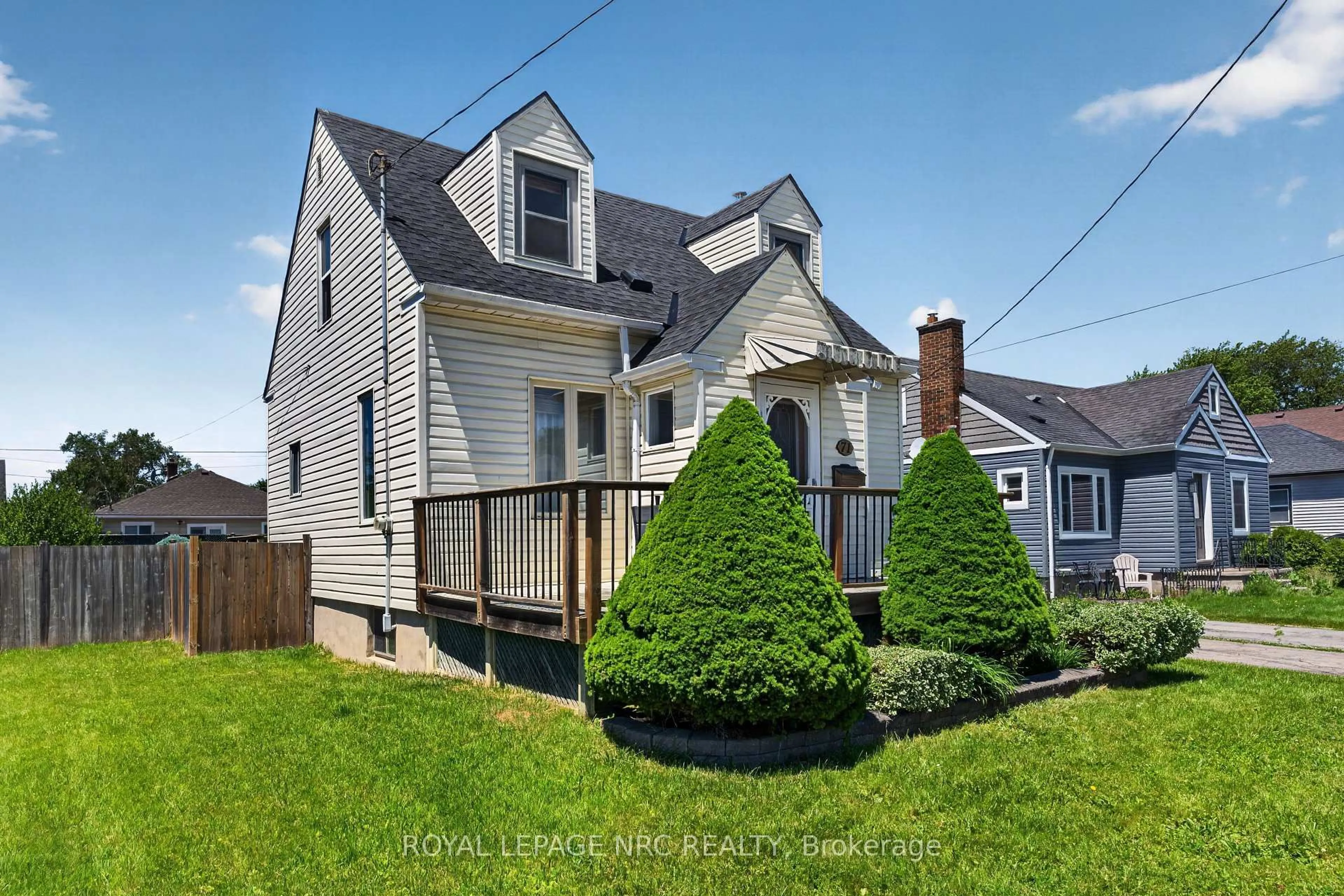 A pic from outside/outdoor area/front of a property/back of a property/a pic from drone, street for 71 Scholfield Ave, Welland Ontario L3B 1N4