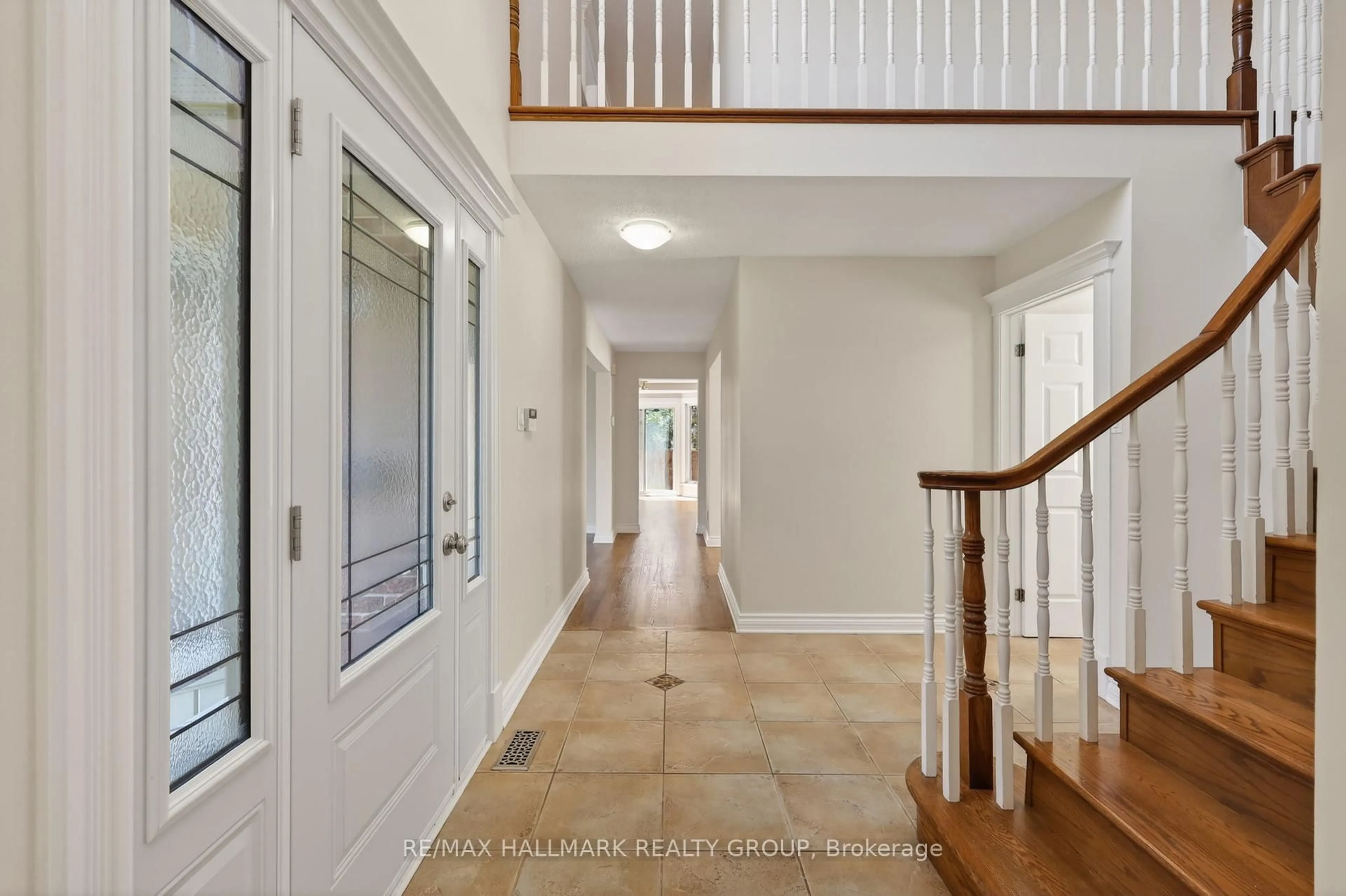 Indoor entryway for 1426 Progress Pl, Ottawa Ontario K1B 5M3