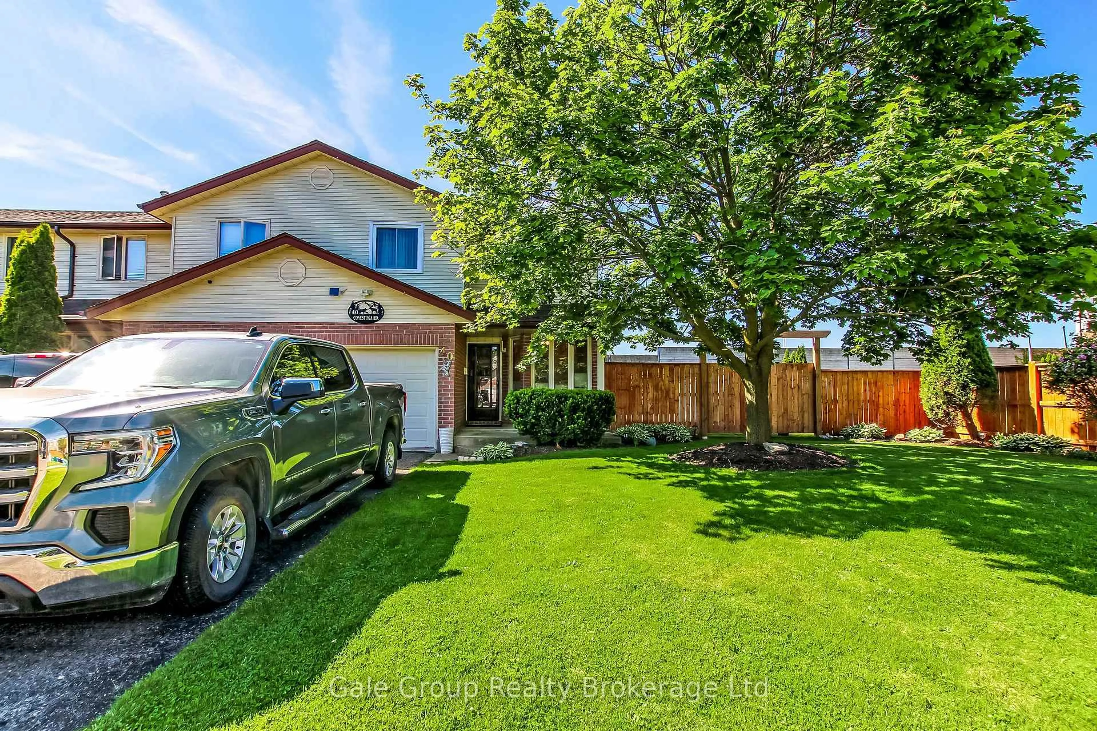 A pic from outside/outdoor area/front of a property/back of a property/a pic from drone, street for 40 Conestoga Rd, Woodstock Ontario N4T 1J1