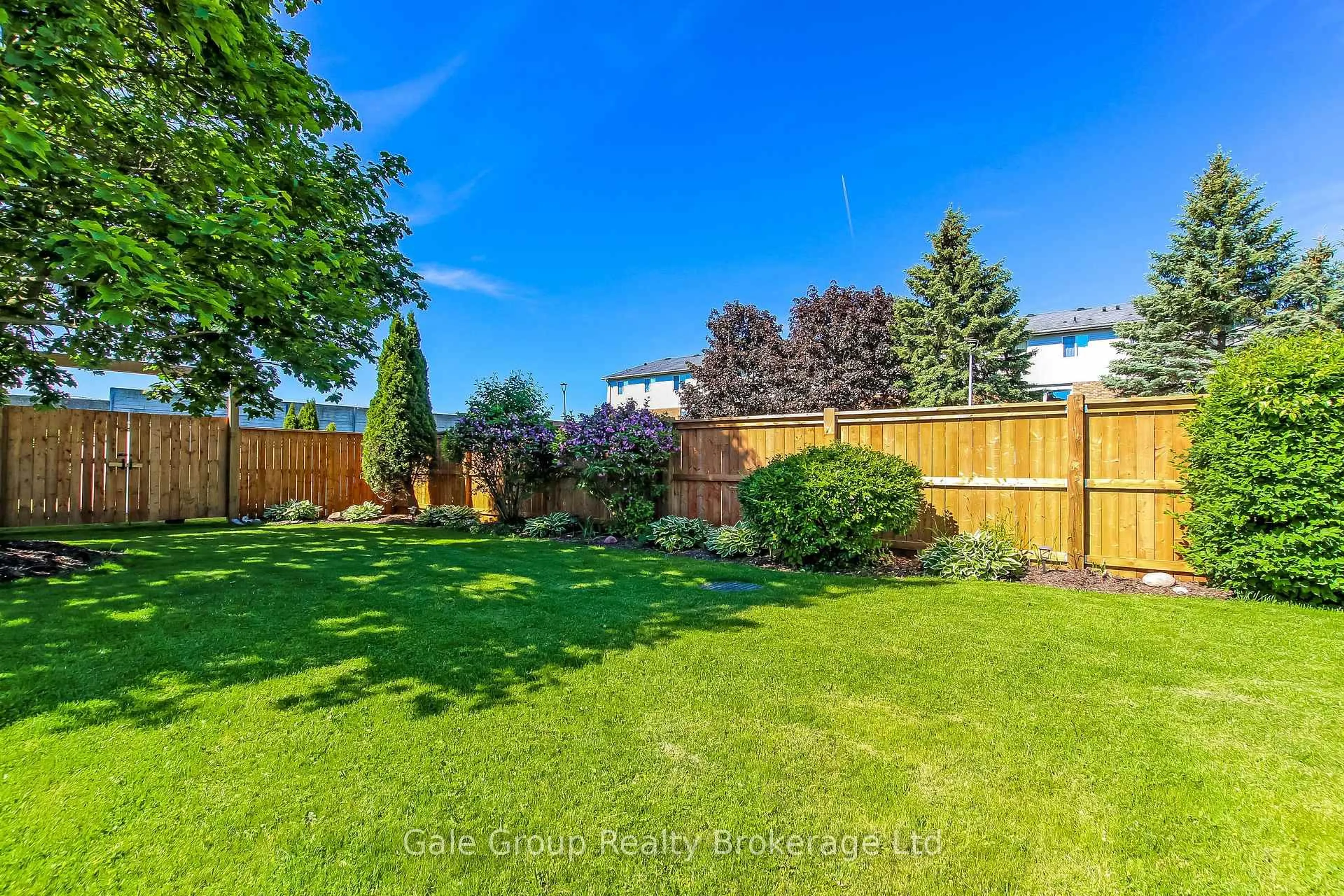 A pic from outside/outdoor area/front of a property/back of a property/a pic from drone, unknown for 40 Conestoga Rd, Woodstock Ontario N4T 1J1