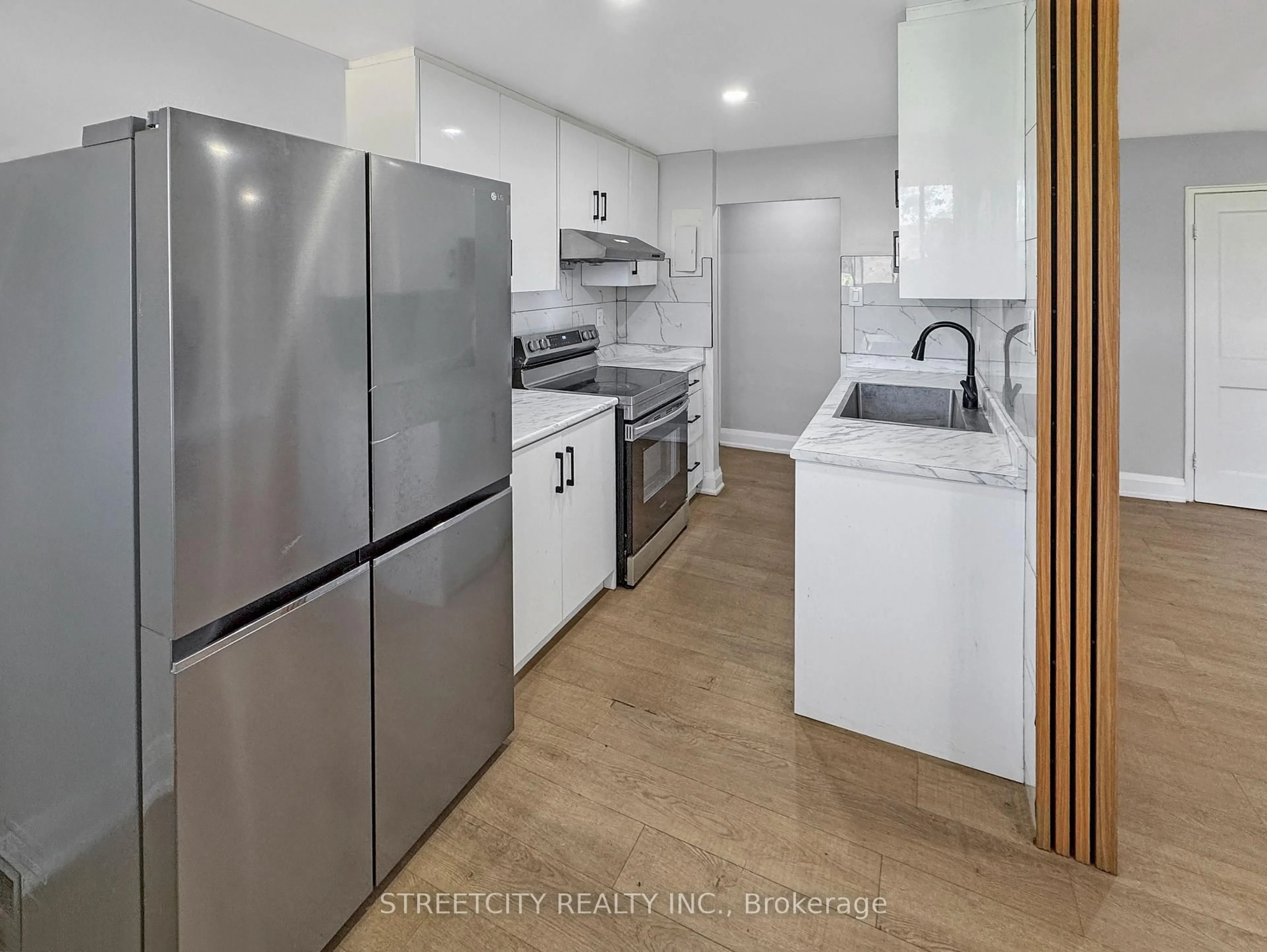 Standard kitchen, unknown for 1830 Dumont St #101, London East Ontario N5W 2S1