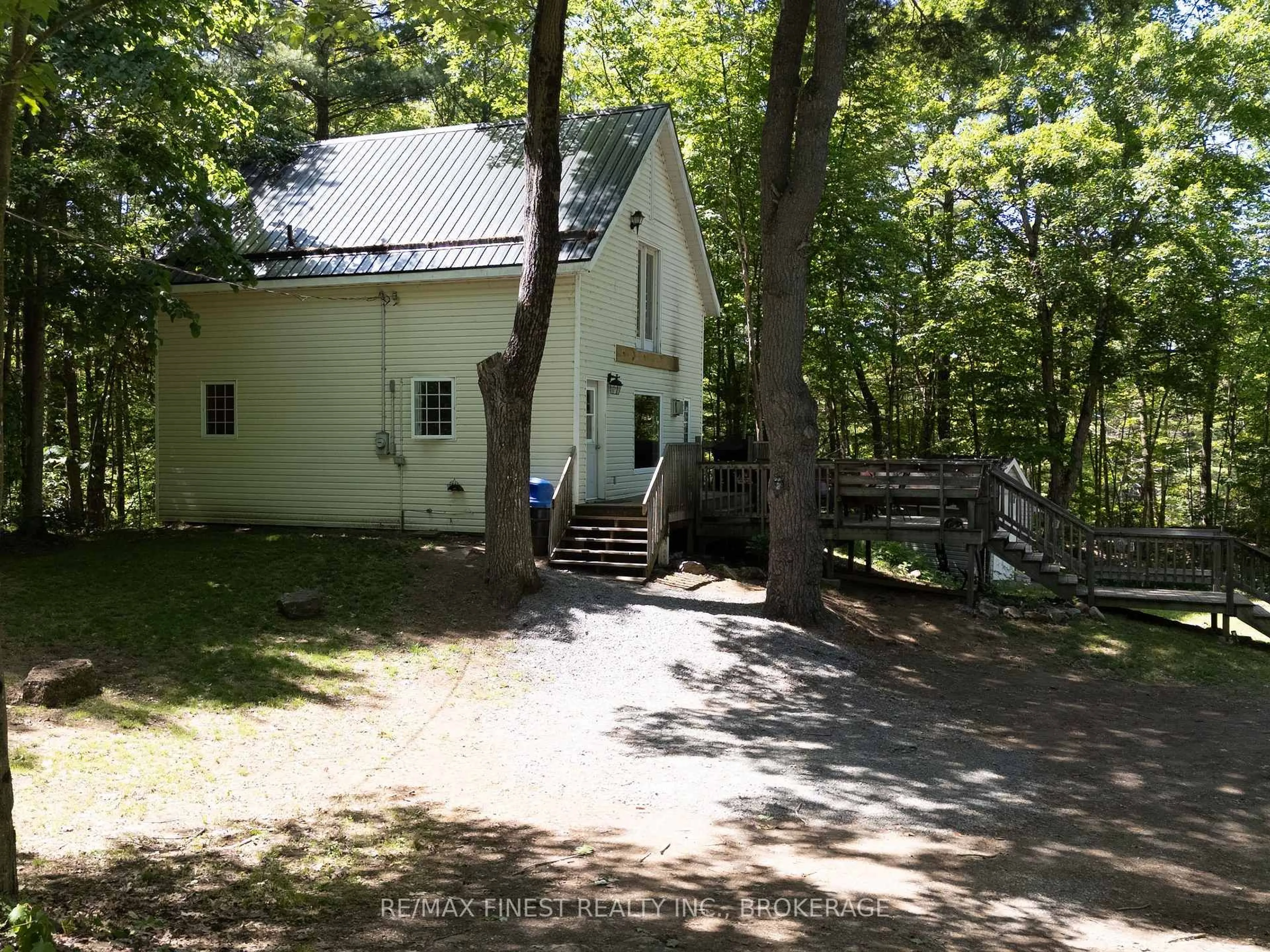 A pic from outside/outdoor area/front of a property/back of a property/a pic from drone, unknown for 1035 Cozy Ridge Lane, Hartington Ontario K0H 1W0