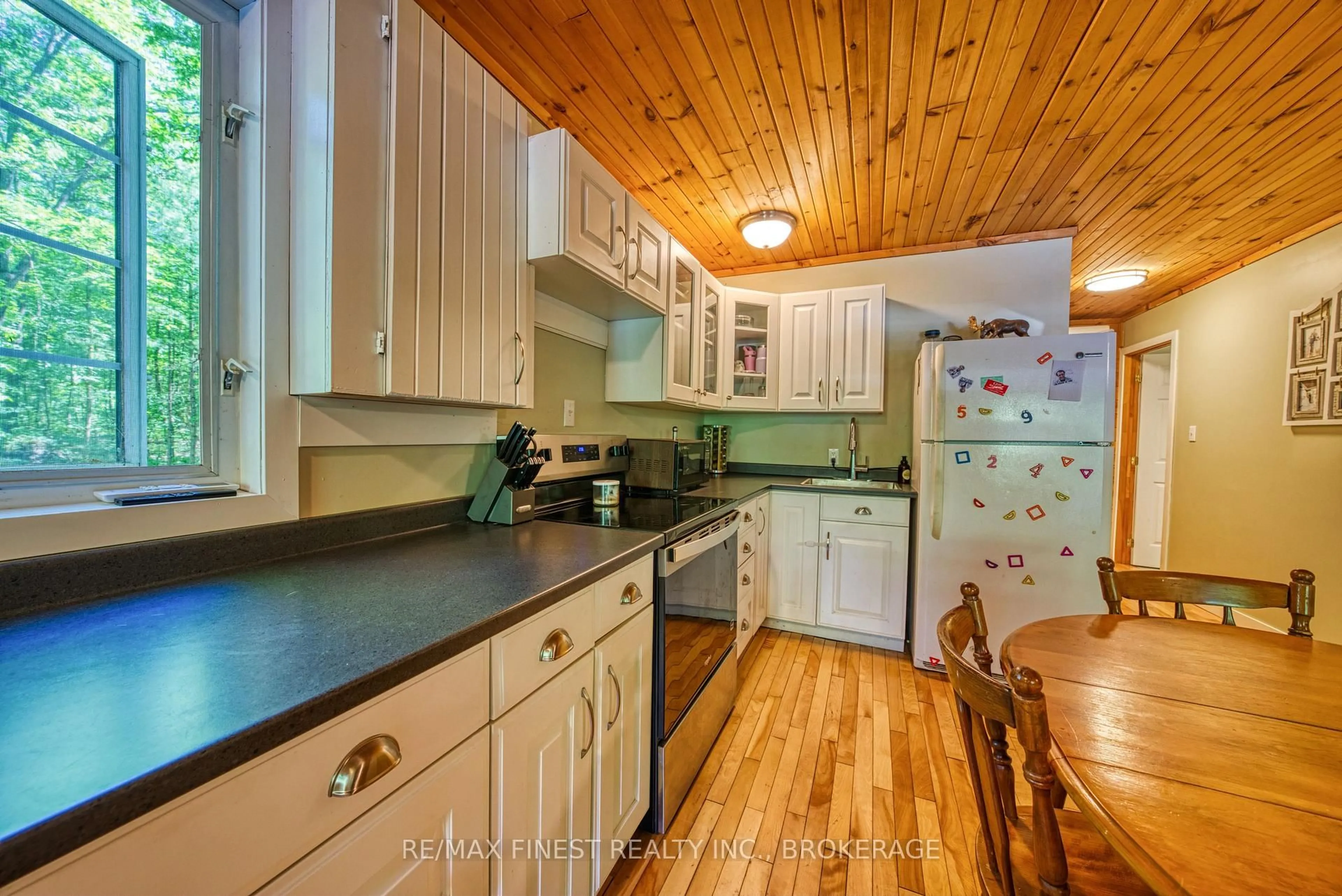 Standard kitchen, unknown for 1035 Cozy Ridge Lane, Hartington Ontario K0H 1W0