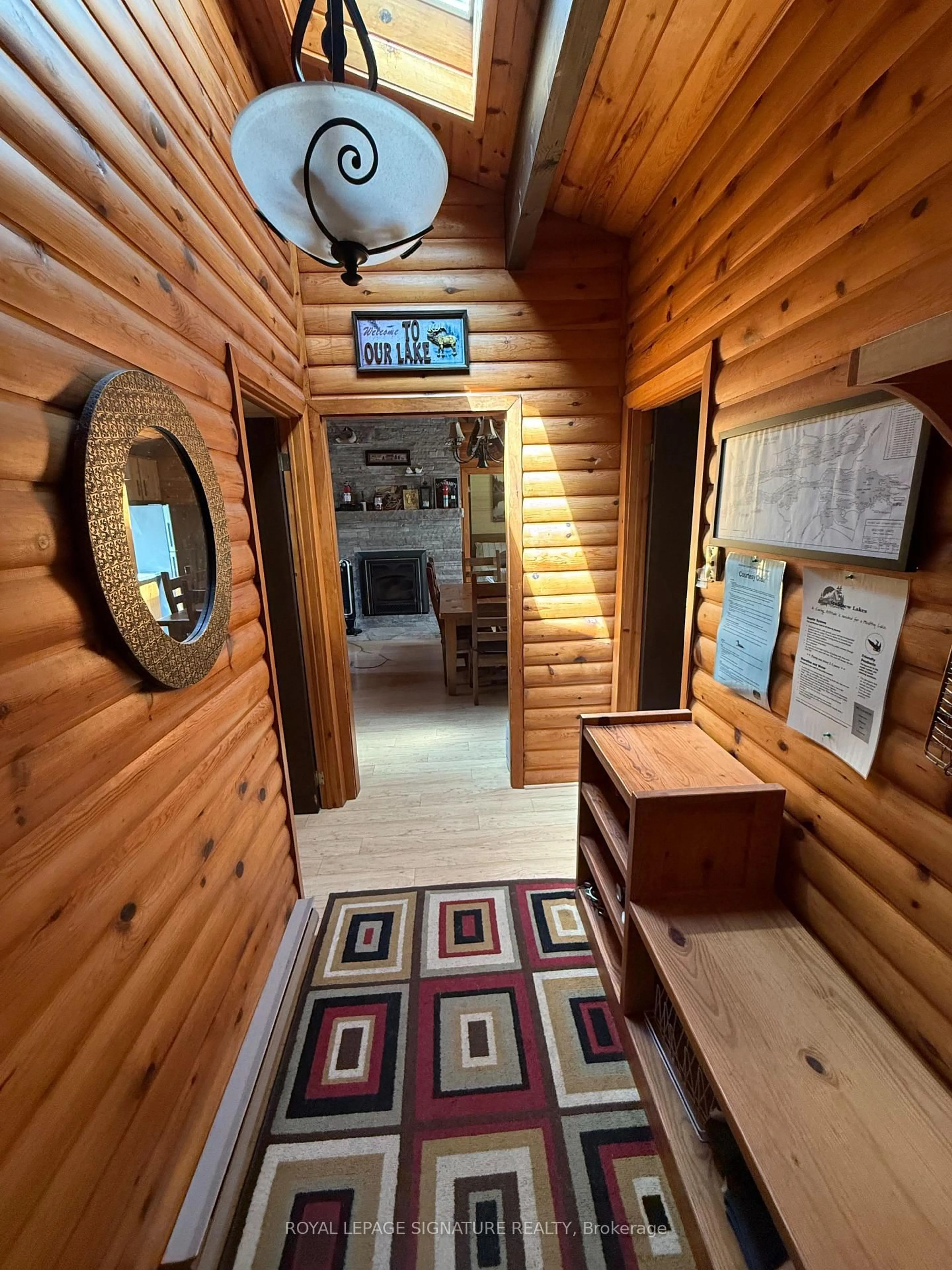 Indoor foyer for 1743 North Muldrew Lake Rd, Gravenhurst Ontario P1P 1R2