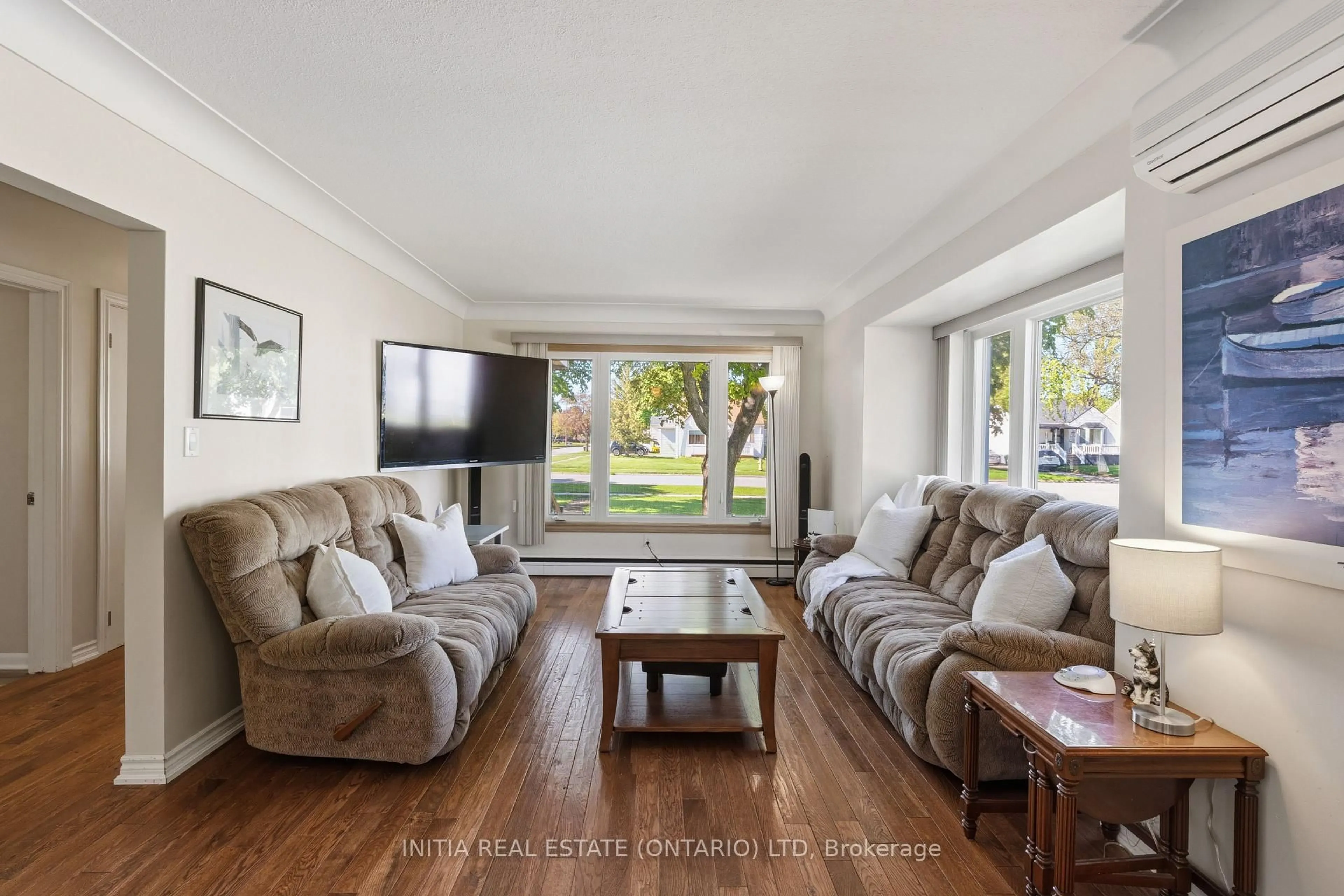 Living room with furniture, unknown for 755 Talfourd St, Sarnia Ontario N7T 1S1