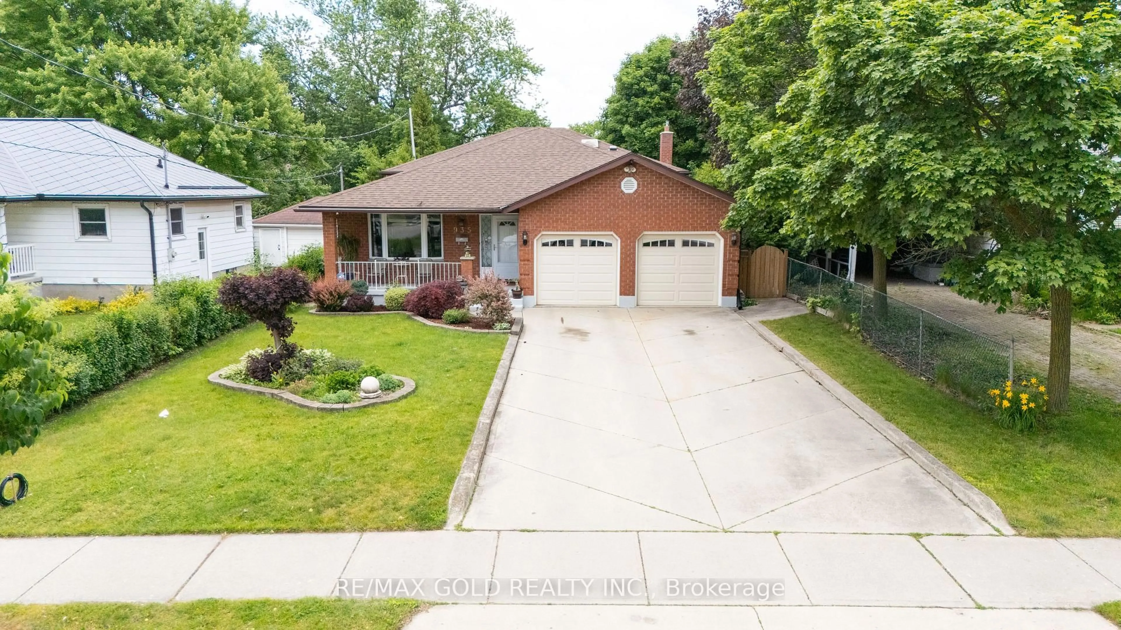 Home with brick exterior material, street for 935 Willow Dr, London South Ontario N6E 1P2