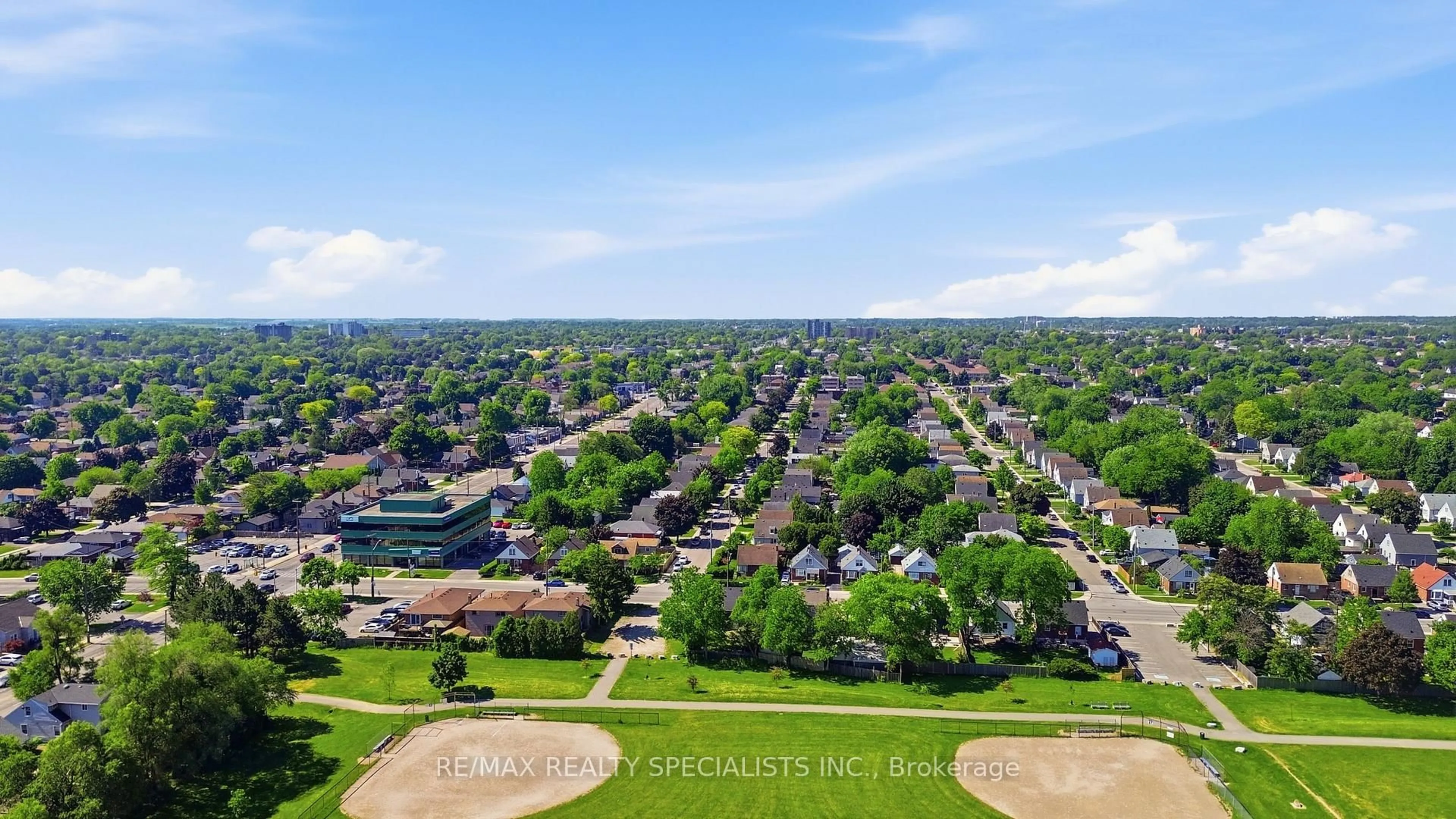 A pic from outside/outdoor area/front of a property/back of a property/a pic from drone, unknown for 14 Russell St, Hamilton Ontario L8V 1J5