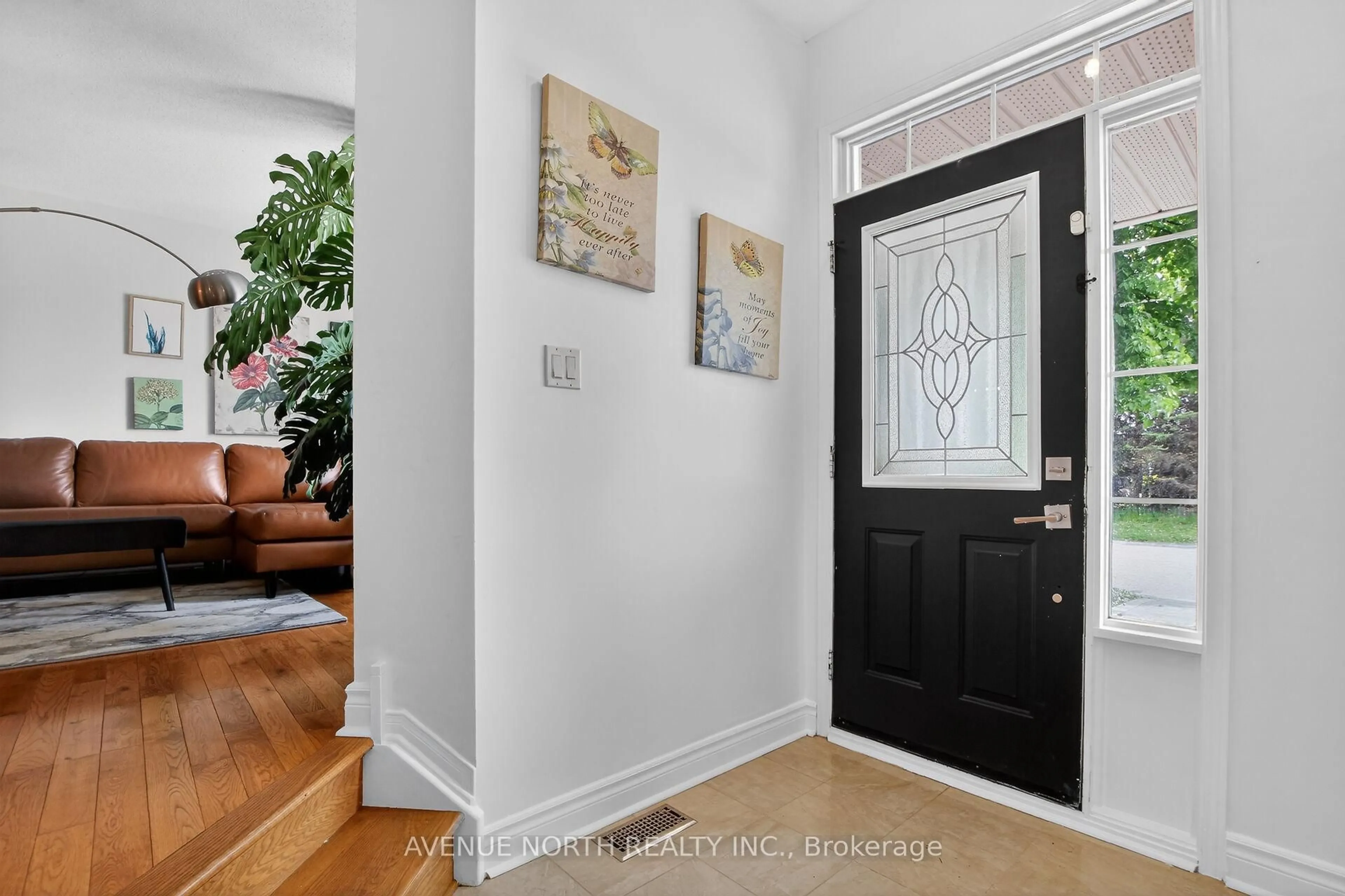 Indoor entryway for 18 Castlemore St, Ottawa Ontario K2G 6N5