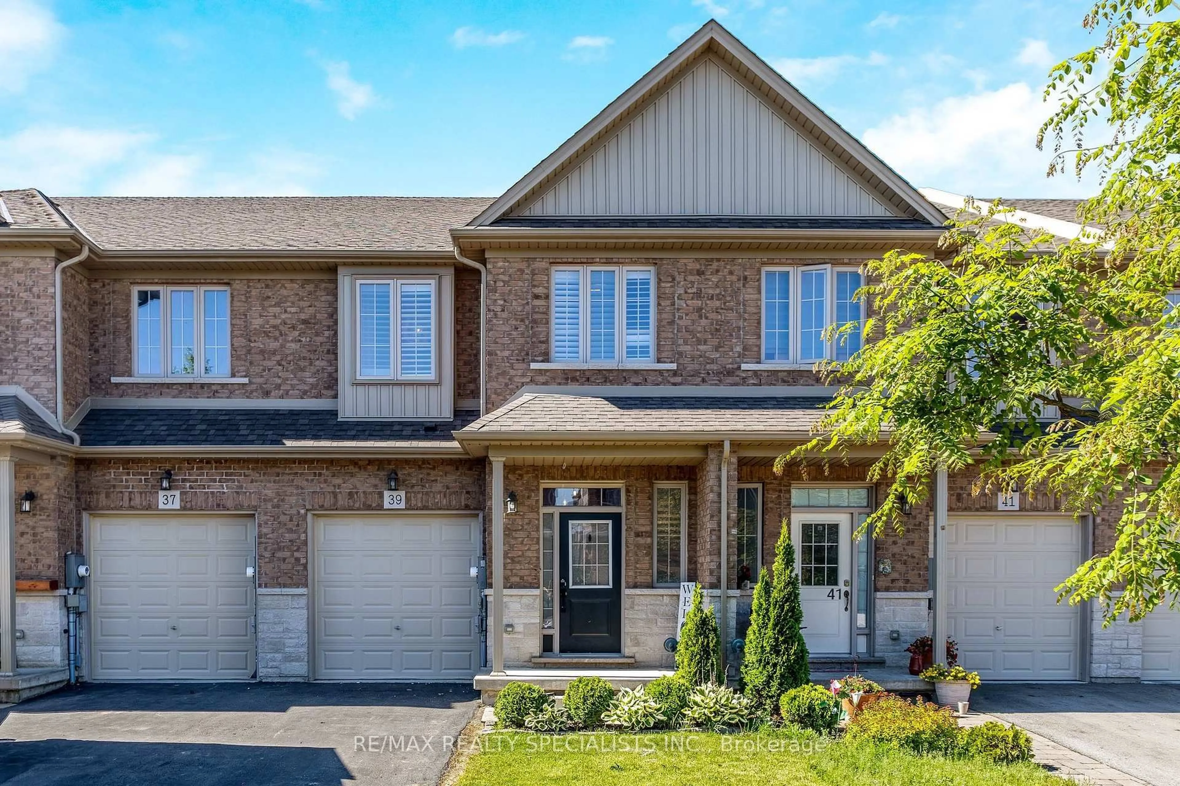 Home with brick exterior material, street for 39 FAIRGROUNDS Dr, Hamilton Ontario L0R 1C0