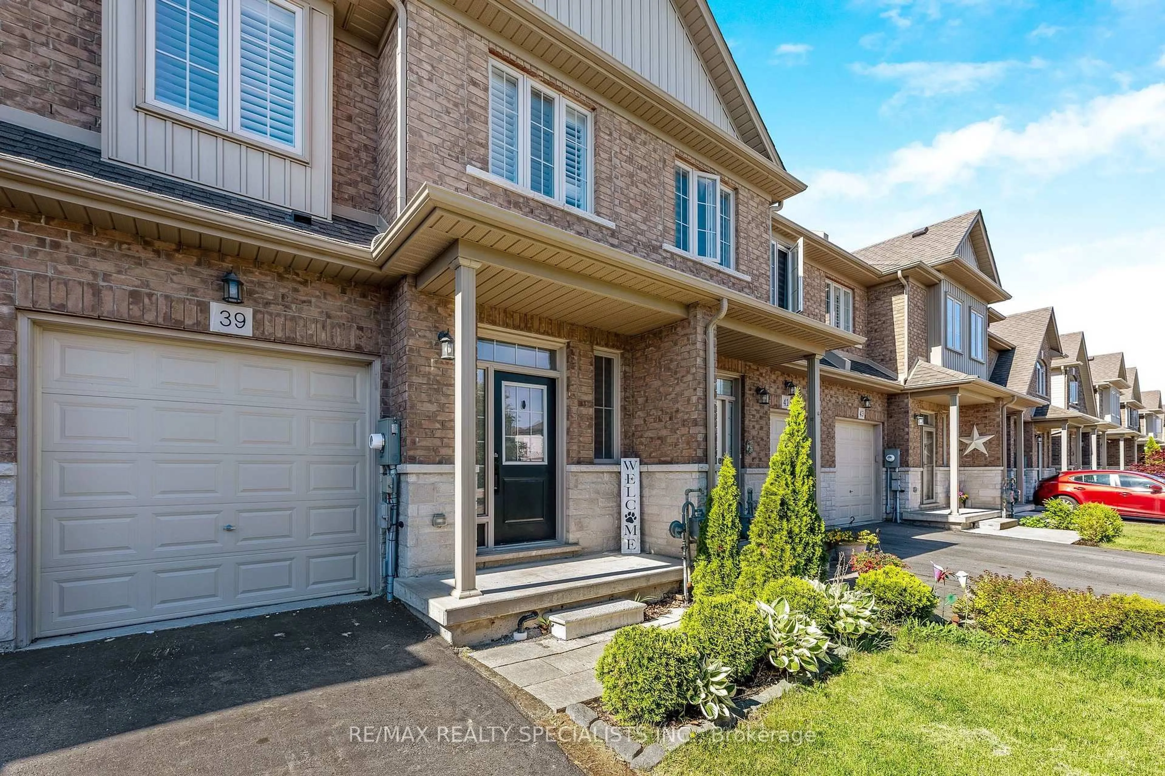 Home with brick exterior material, street for 39 FAIRGROUNDS Dr, Hamilton Ontario L0R 1C0