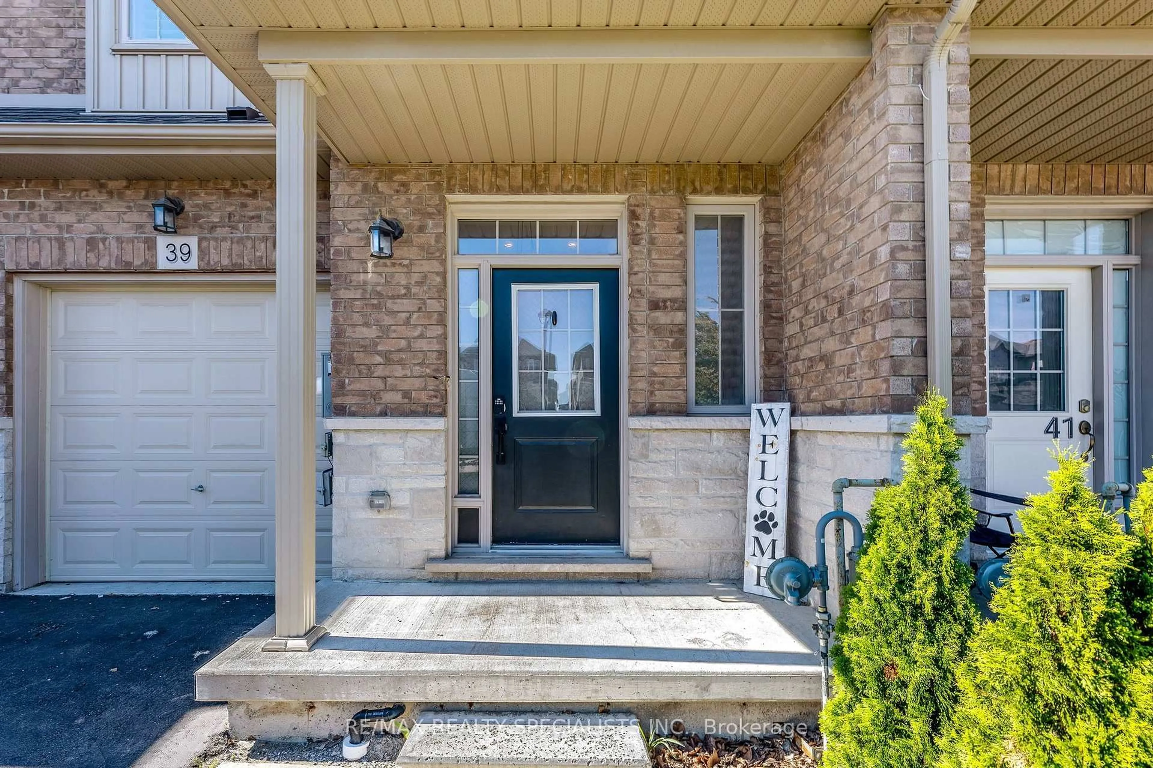 Indoor entryway for 39 FAIRGROUNDS Dr, Hamilton Ontario L0R 1C0