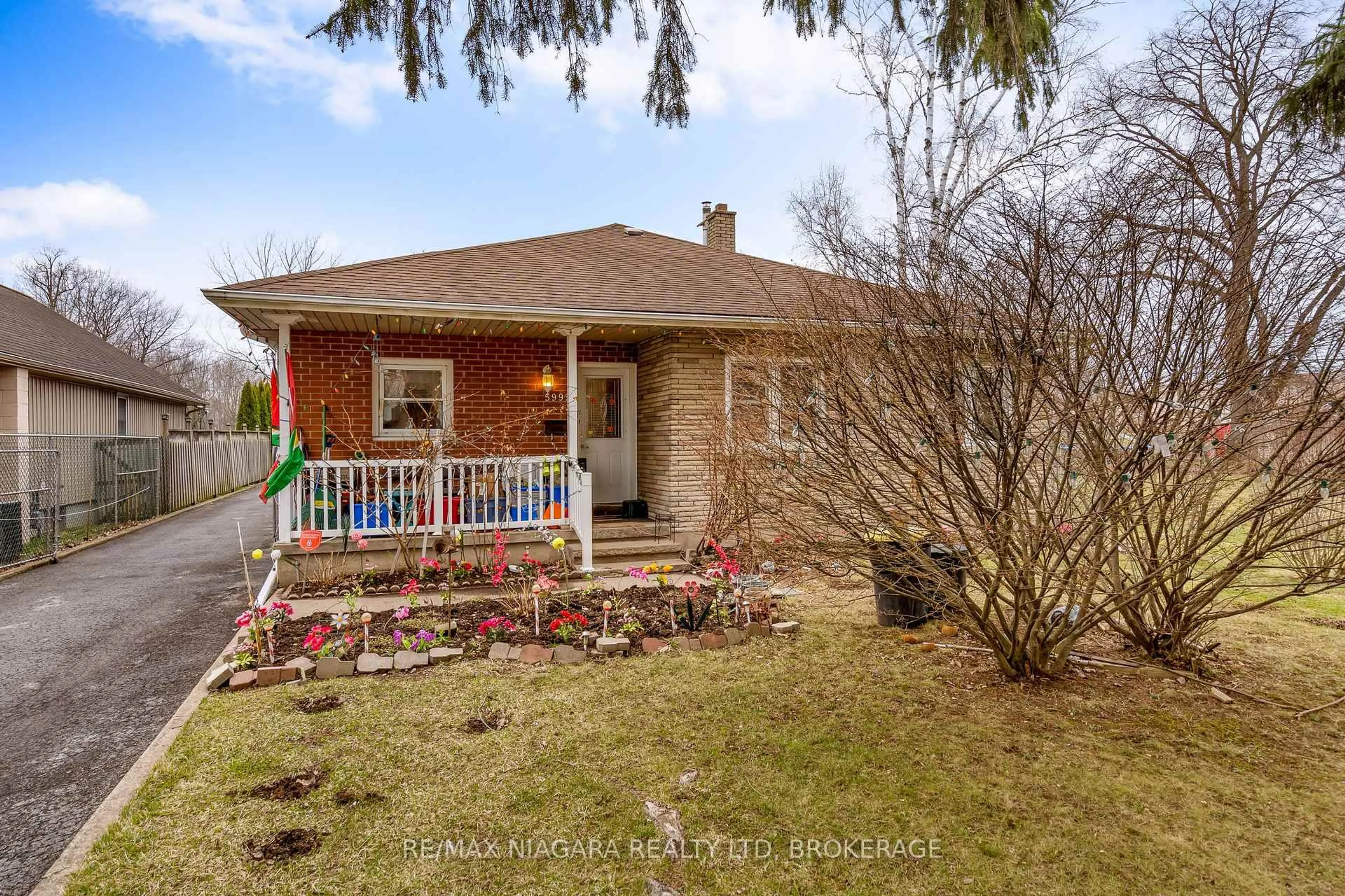 Home with brick exterior material, street for 5999 Montrose Rd, Niagara Falls Ontario L2H 1L4