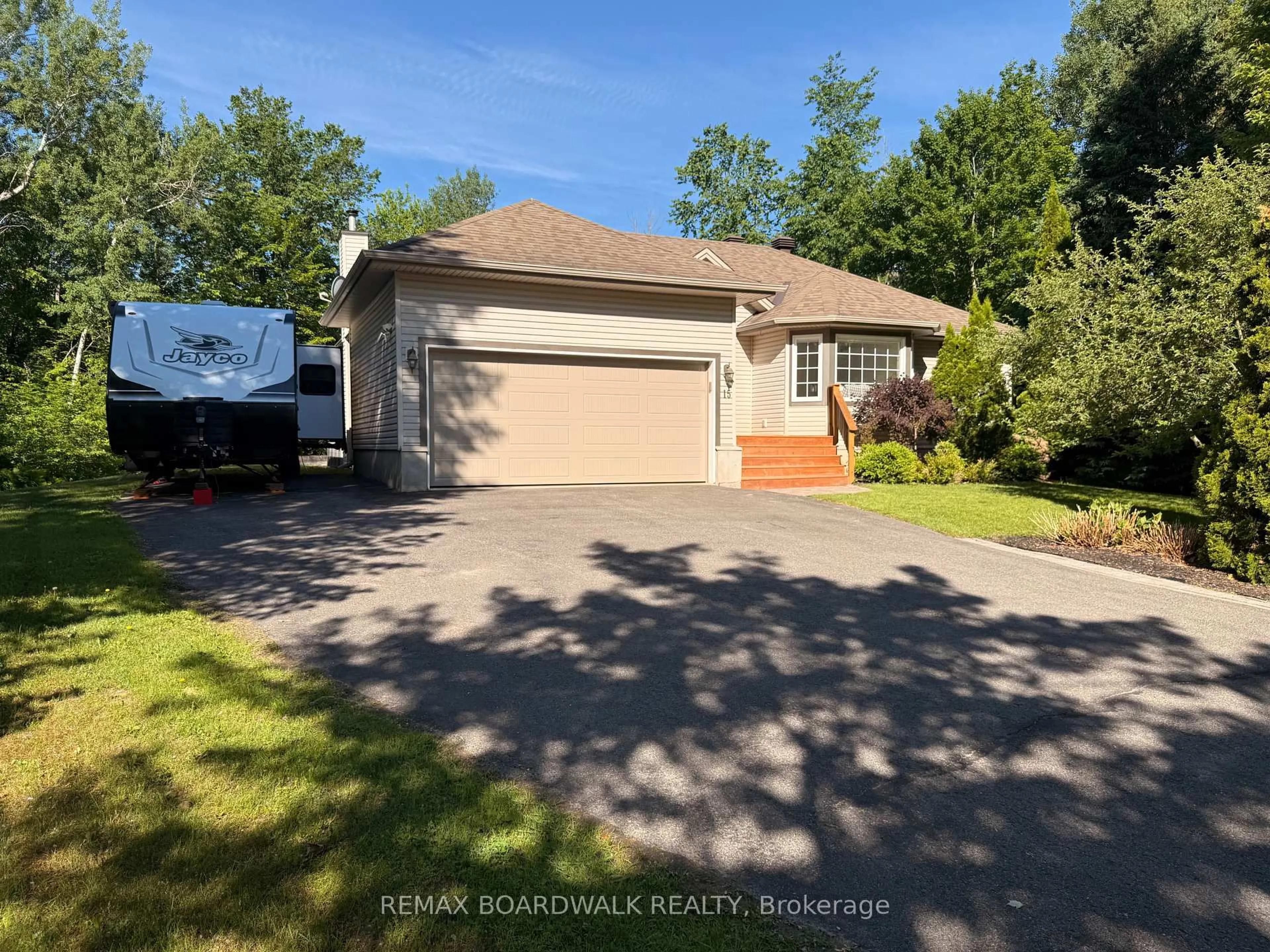 A pic from outside/outdoor area/front of a property/back of a property/a pic from drone, street for 15 Birch Dr, North Grenville Ontario K0G 1J0