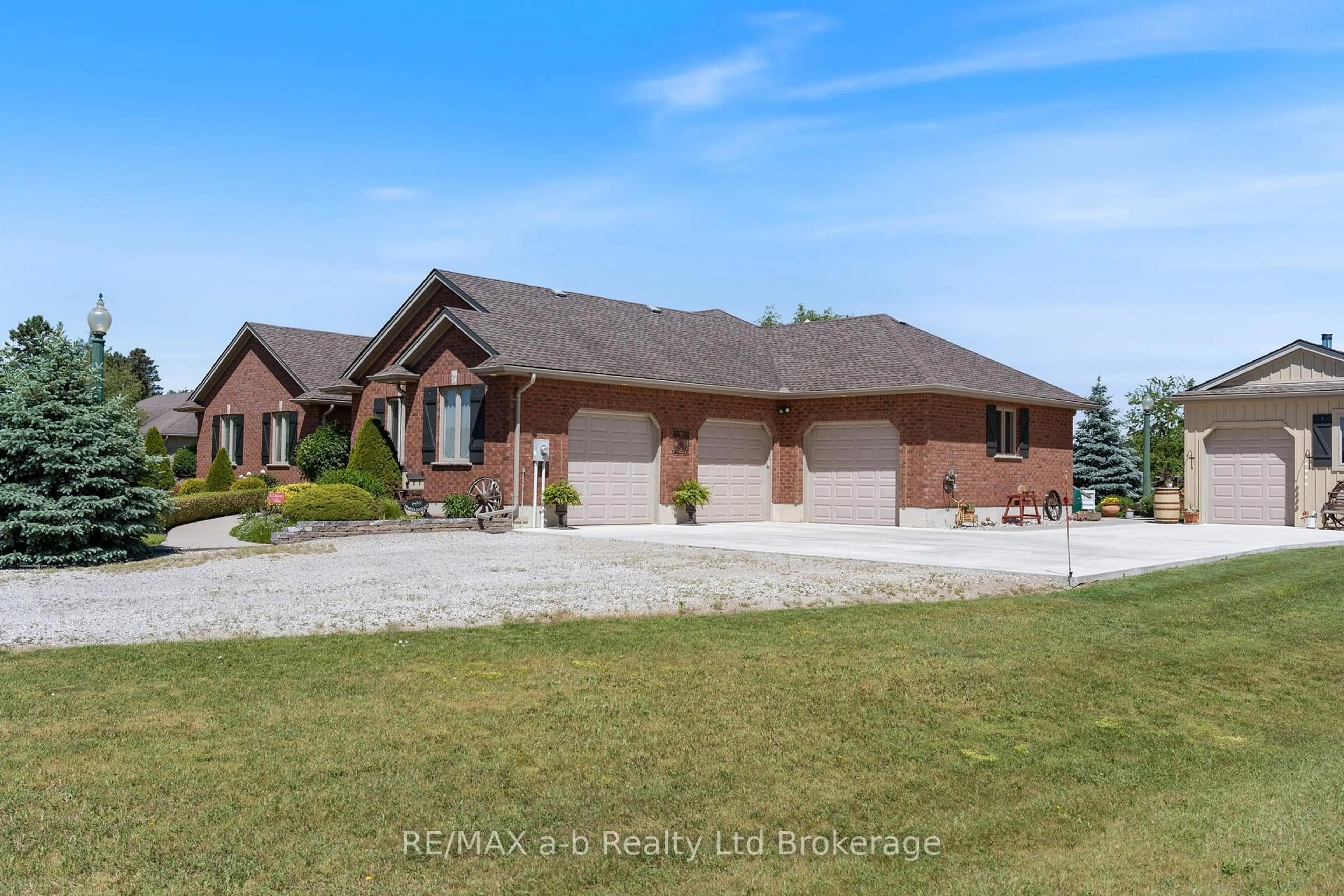 Home with brick exterior material, unknown for 172 Highway 53, Brant Ontario N0E 1B0
