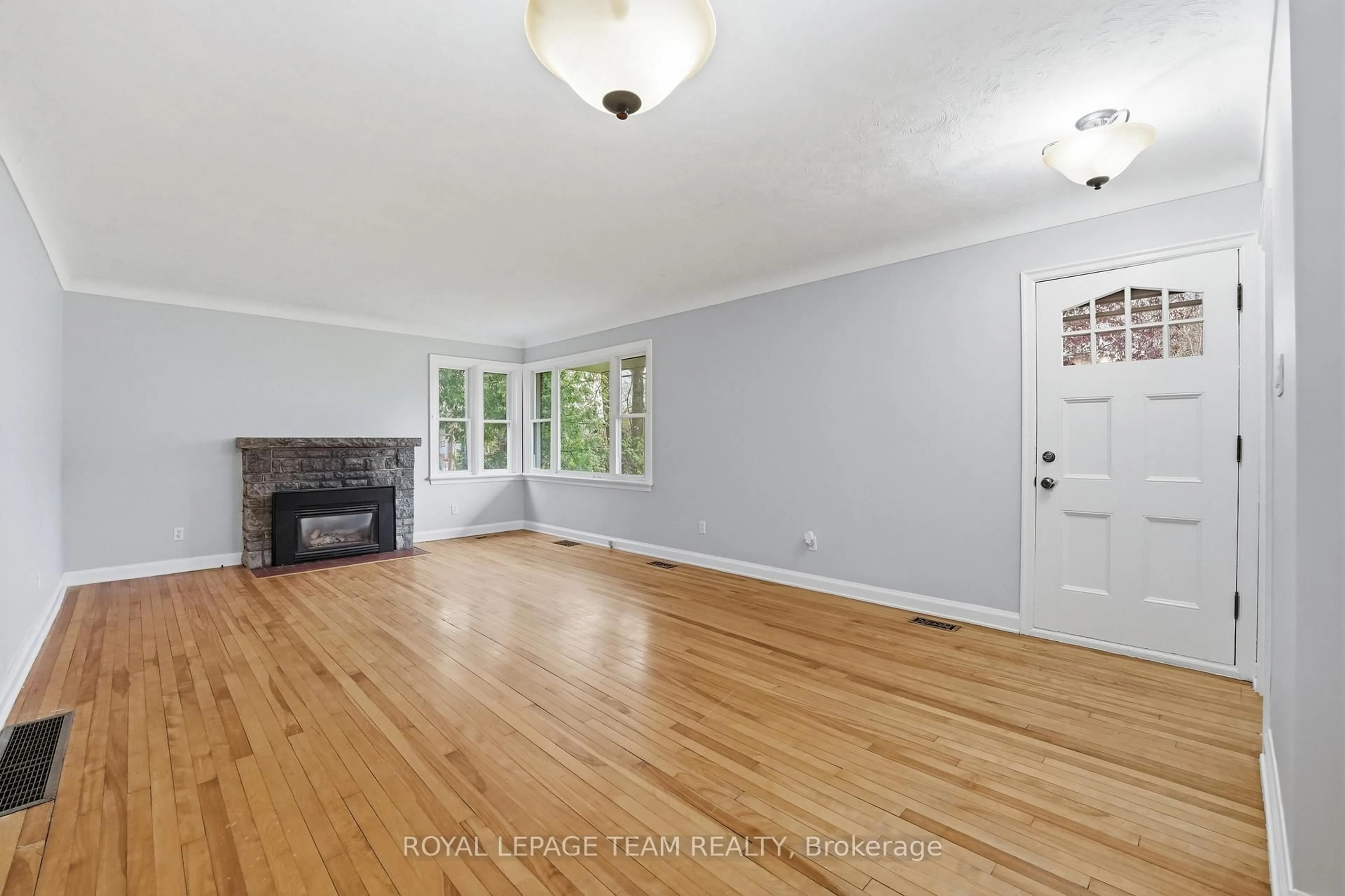 Living room with furniture, wood/laminate floor for 49 Crownhill St, Ottawa Ontario K1J 7K5