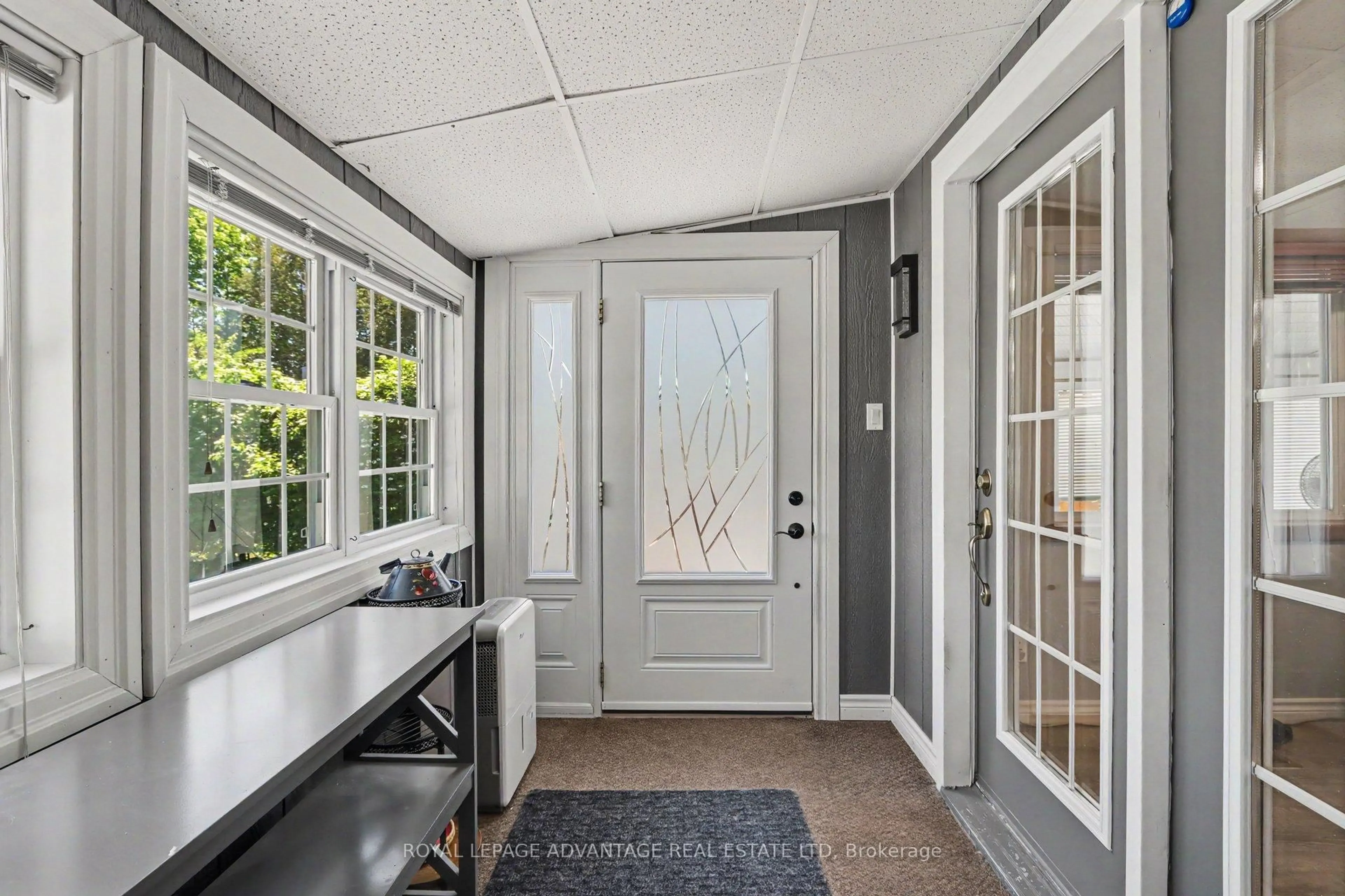 Indoor entryway for 147 Lake Lane, Perth Ontario K7H 3C7