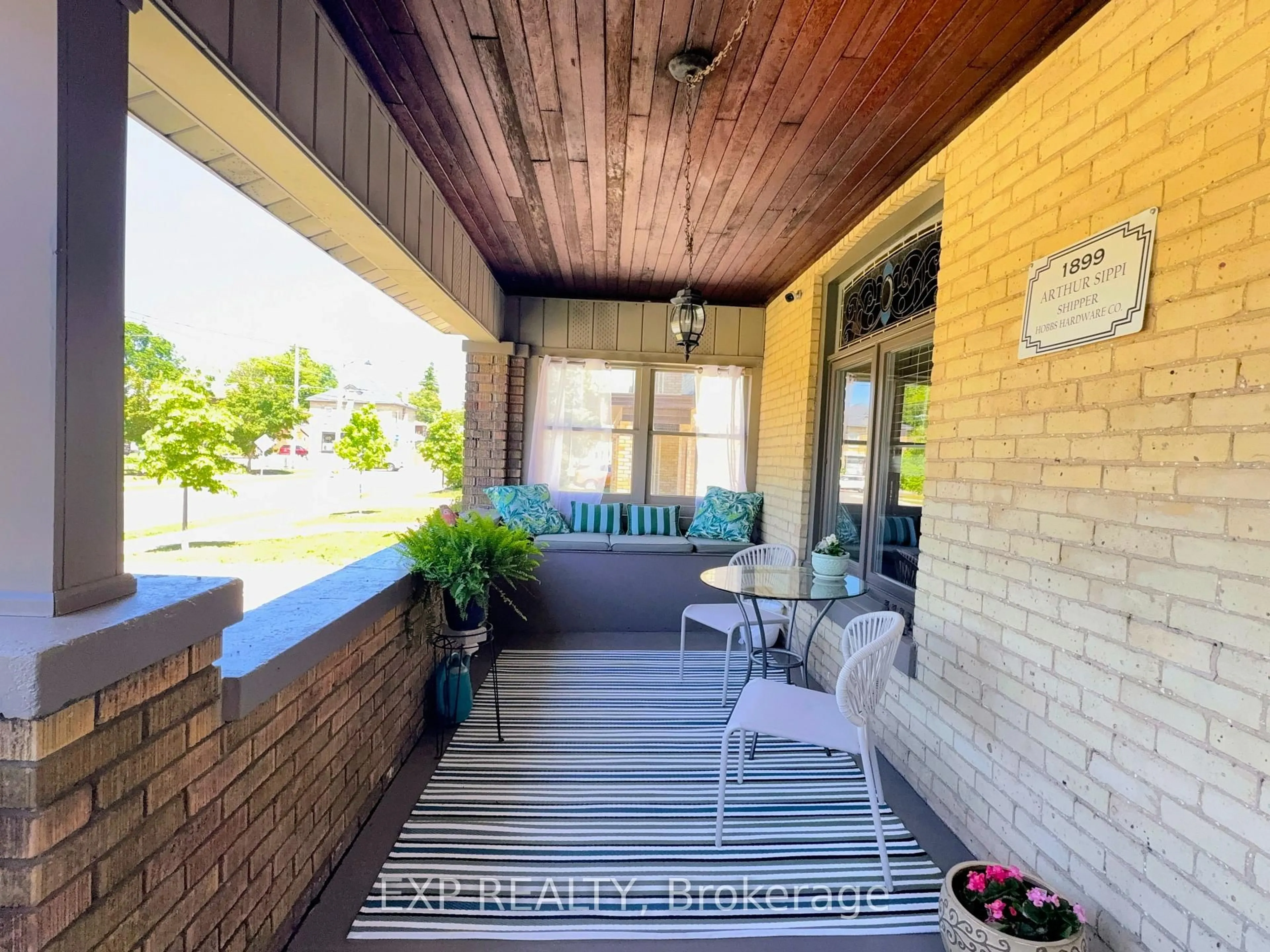 Indoor entryway for 494 ENGLISH St, London East Ontario N5W 3T8