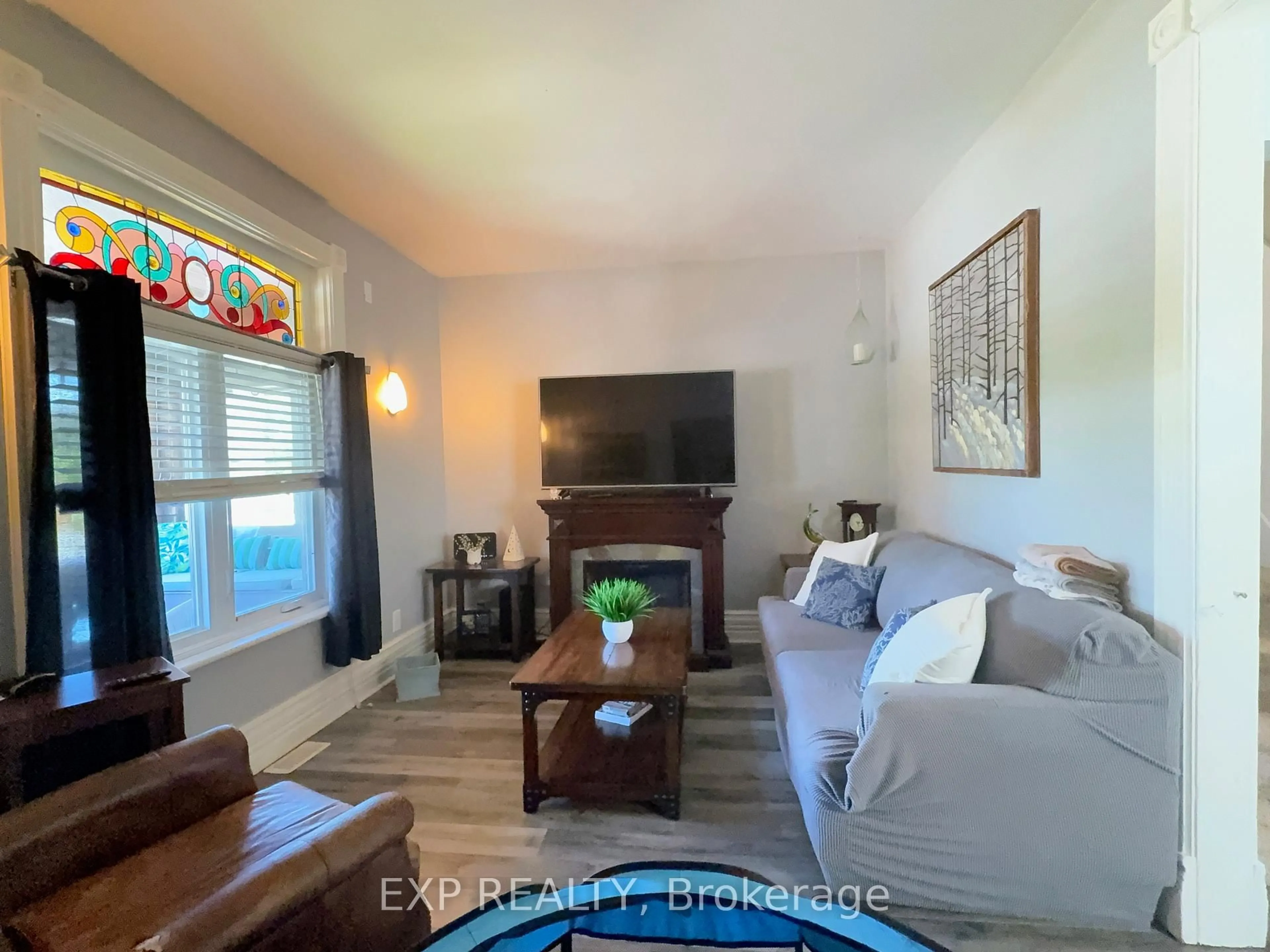 Living room with furniture, unknown for 494 ENGLISH St, London East Ontario N5W 3T8
