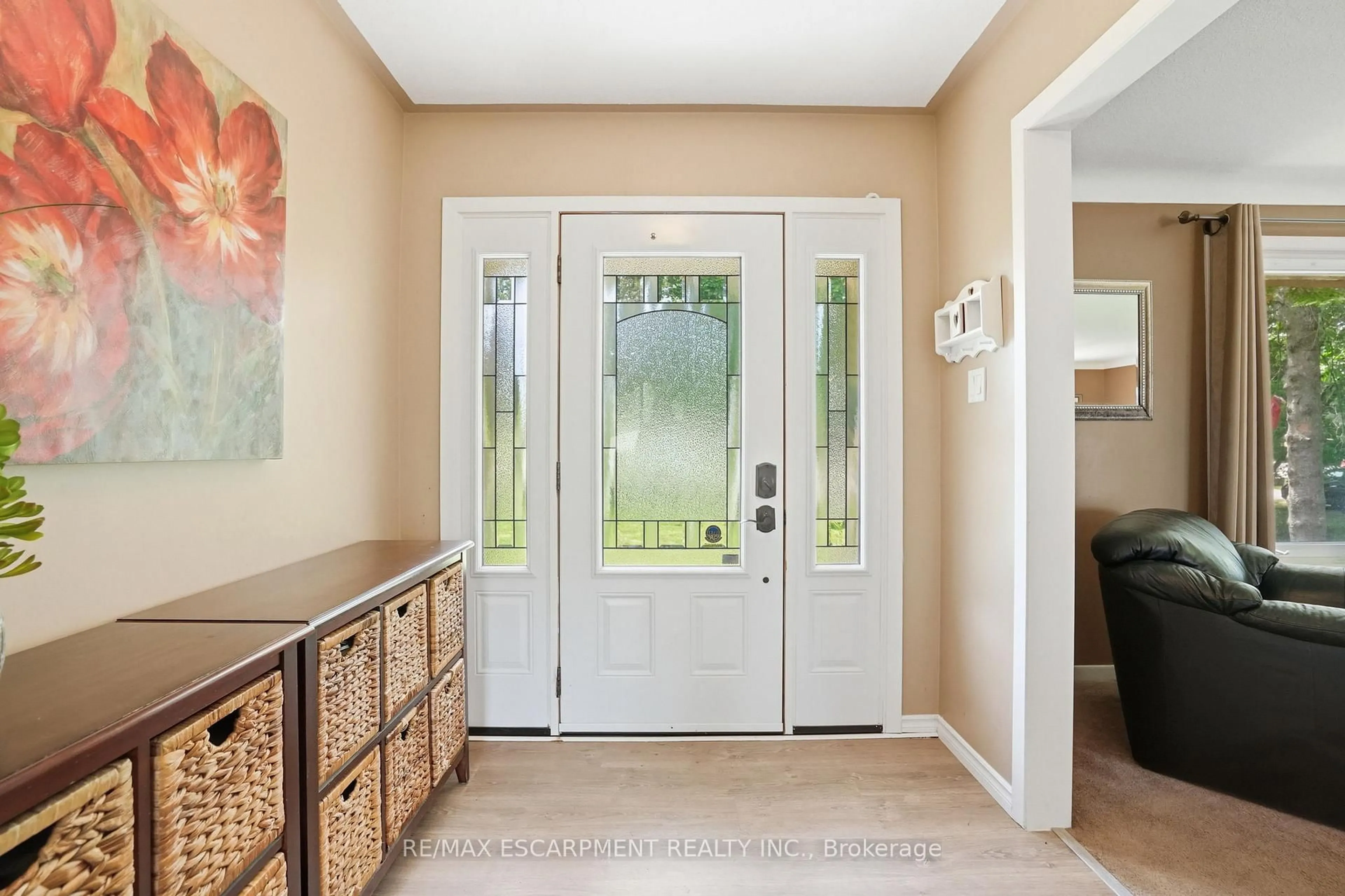 Indoor entryway for 318 Freelton Rd, Hamilton Ontario N0B 2J0