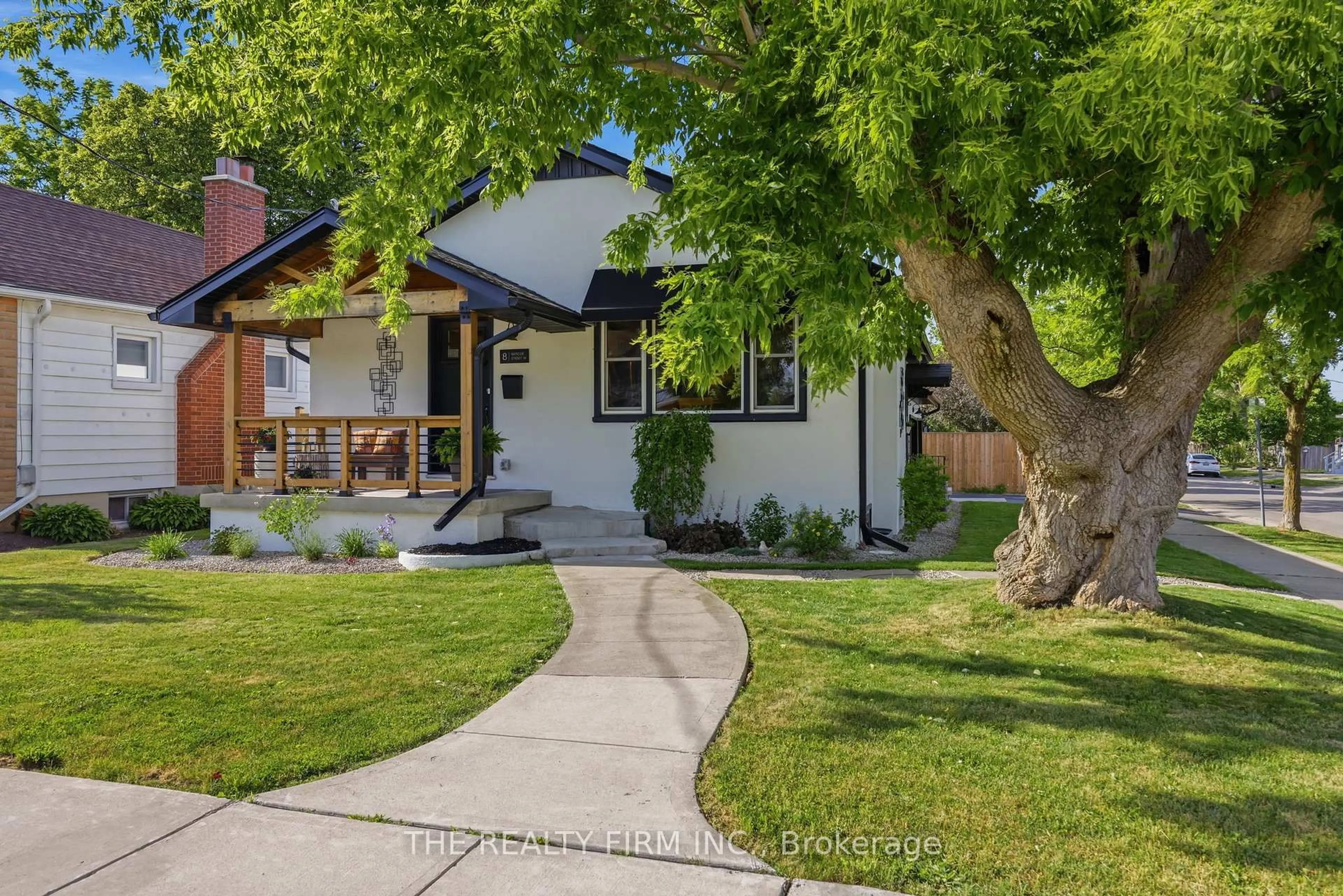Unknown for 8 Briscoe St, London South Ontario N6J 1L8