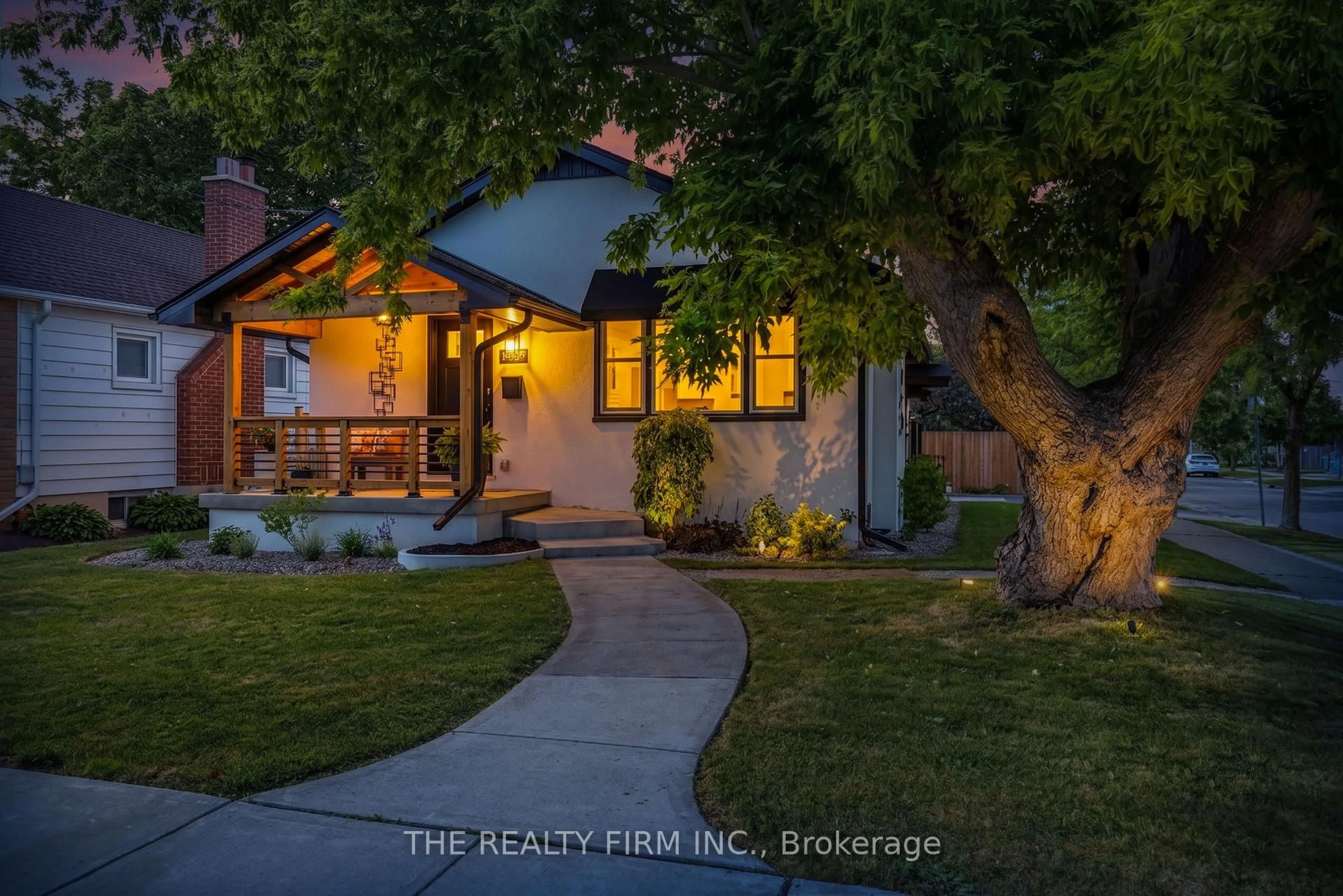 Unknown for 8 Briscoe St, London South Ontario N6J 1L8