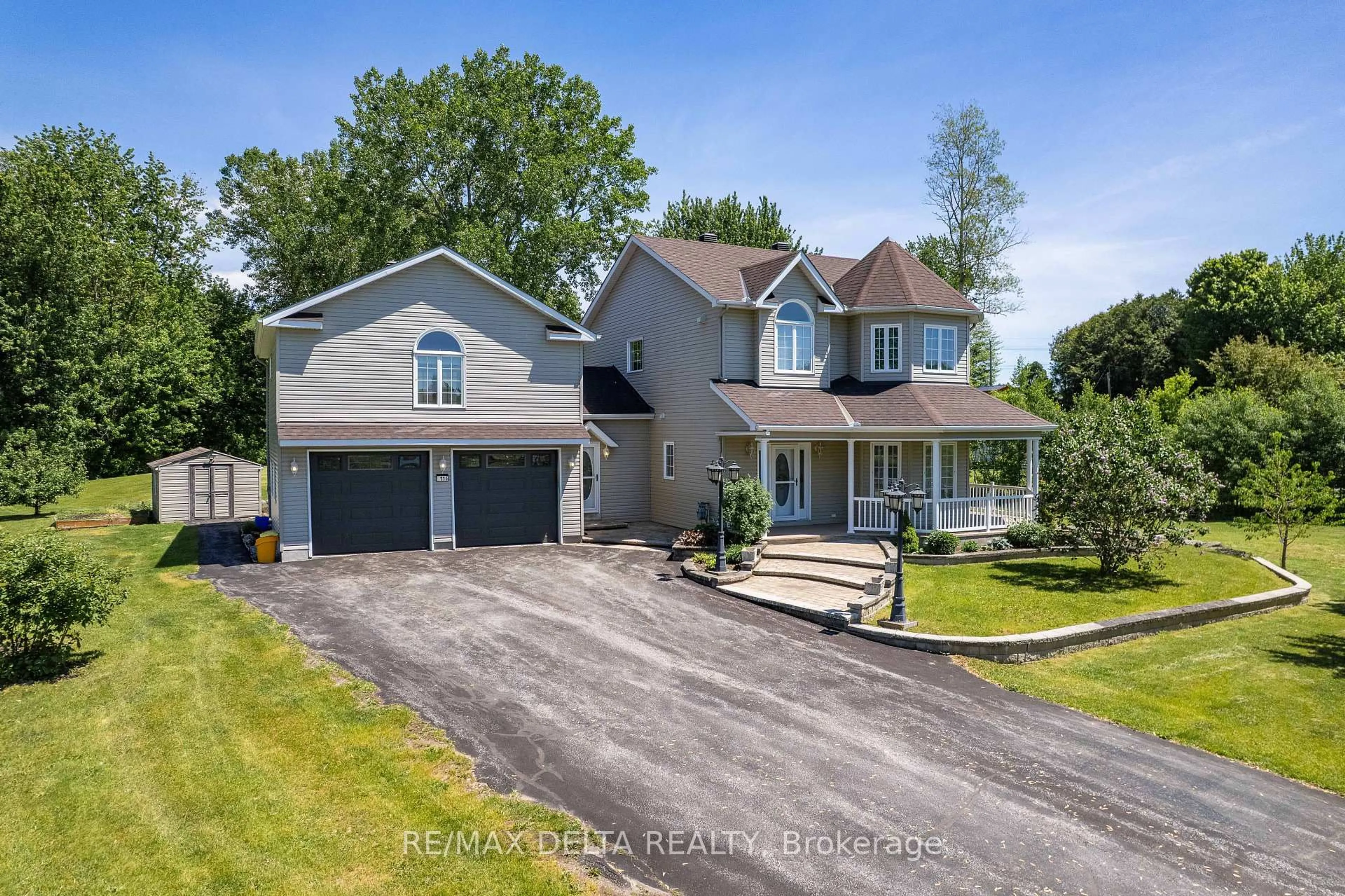 A pic from outside/outdoor area/front of a property/back of a property/a pic from drone, street for 115 Pigeon St, Clarence-Rockland Ontario K4K 1J8