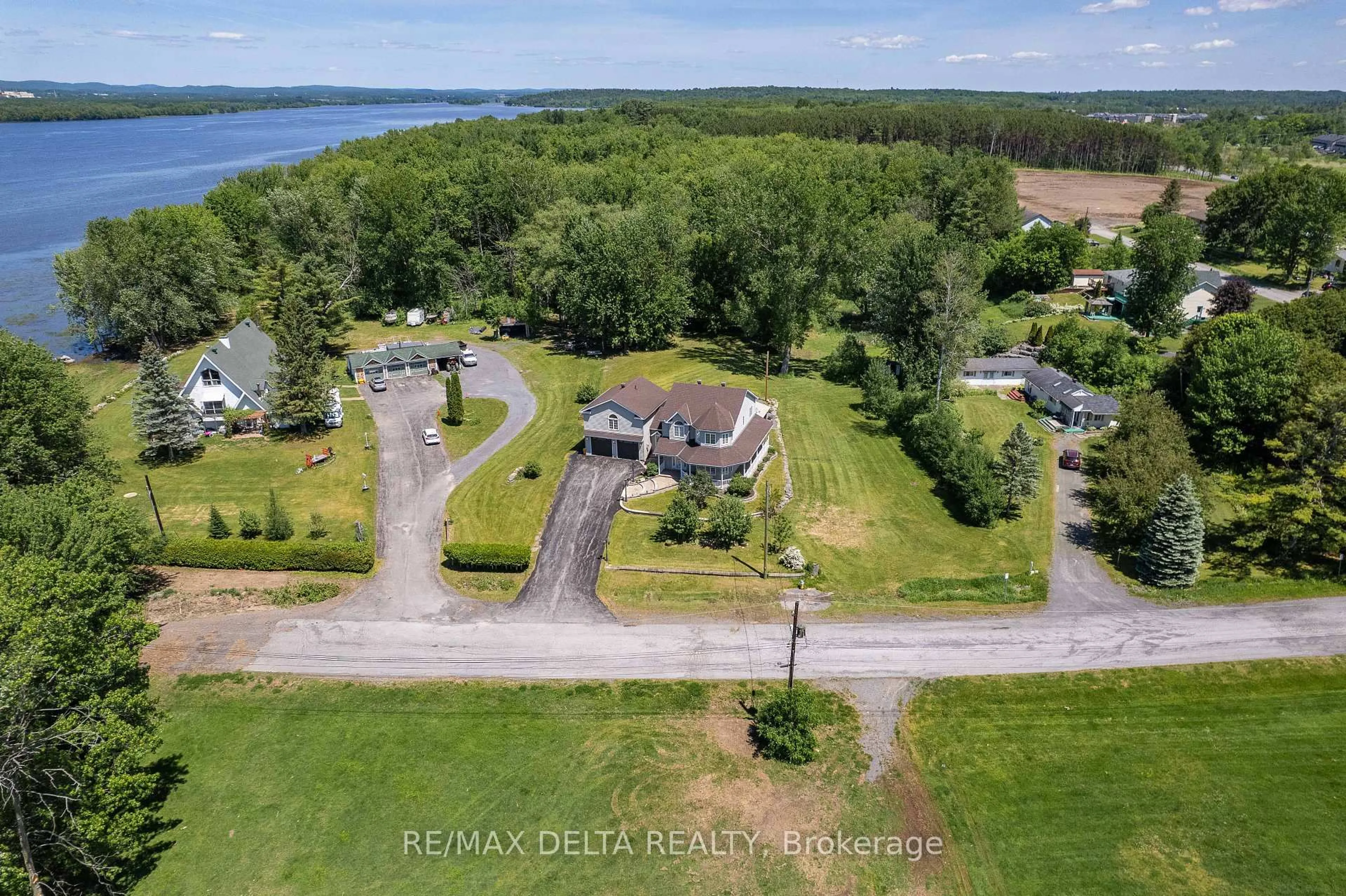 A pic from outside/outdoor area/front of a property/back of a property/a pic from drone, water/lake/river/ocean view for 115 Pigeon St, Clarence-Rockland Ontario K4K 1J8
