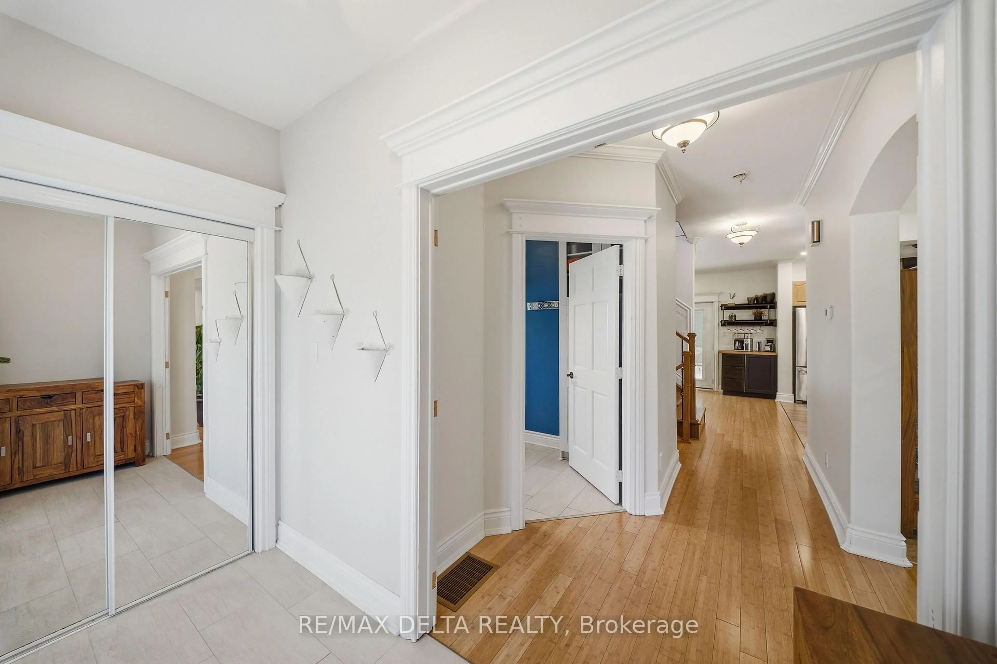 Indoor entryway for 115 Pigeon St, Clarence-Rockland Ontario K4K 1J8