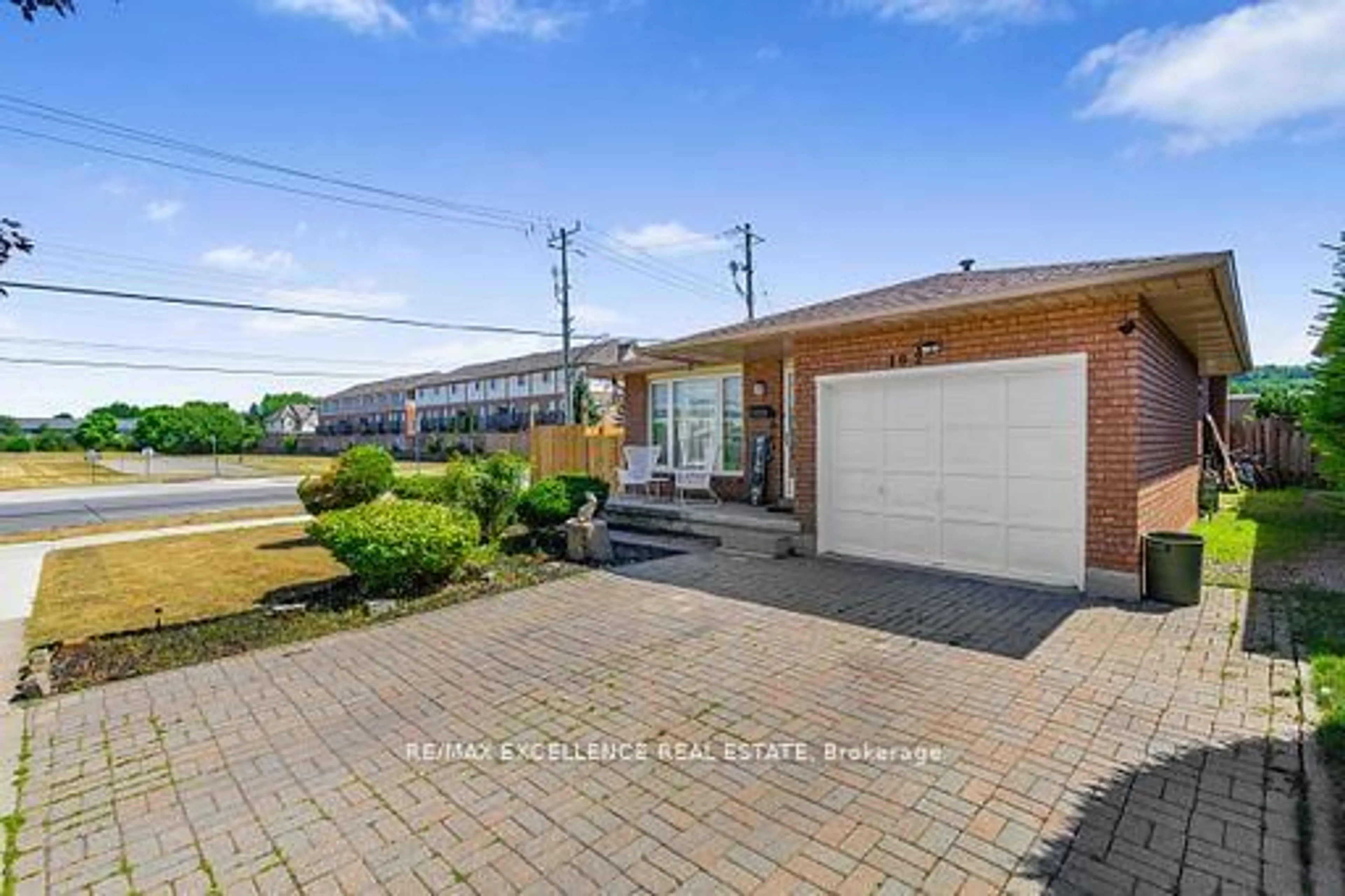 A pic from outside/outdoor area/front of a property/back of a property/a pic from drone, street for 102 Juniper Dr, Hamilton Ontario L8E 4G6
