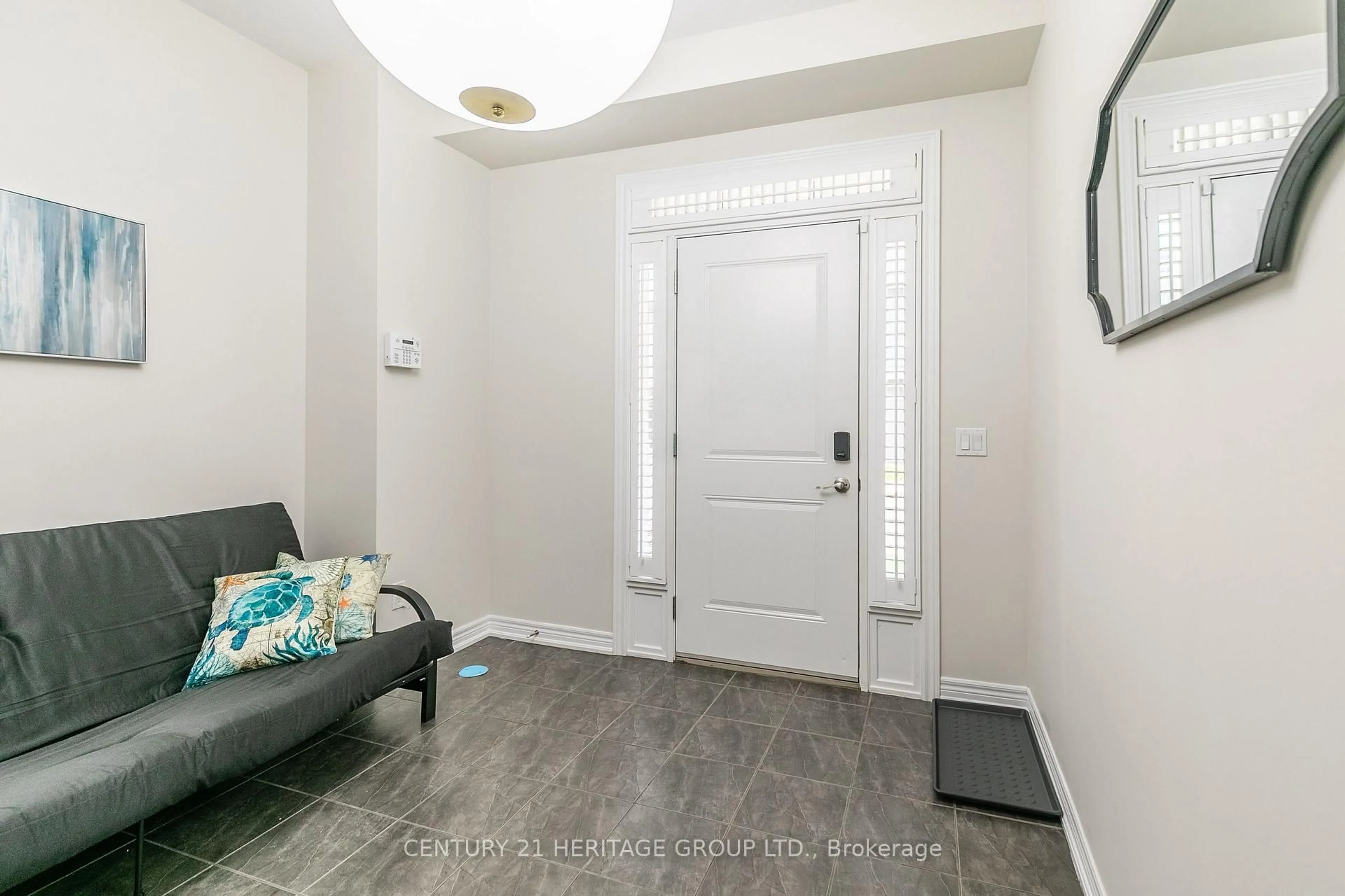 Indoor entryway for 38 Southshore Cres, Hamilton Ontario L8E 0J3