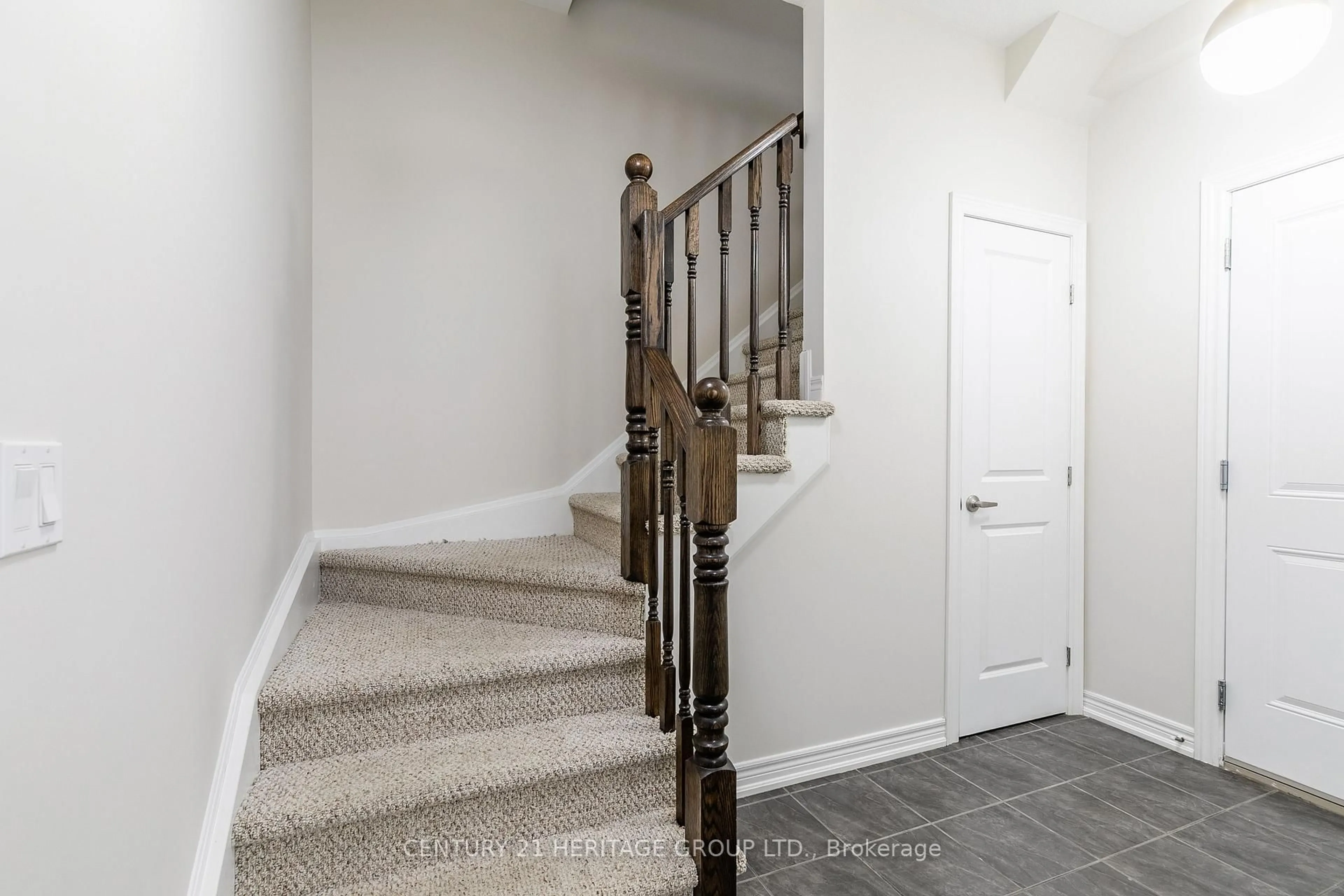 Unknown for 38 Southshore Cres, Hamilton Ontario L8E 0J3