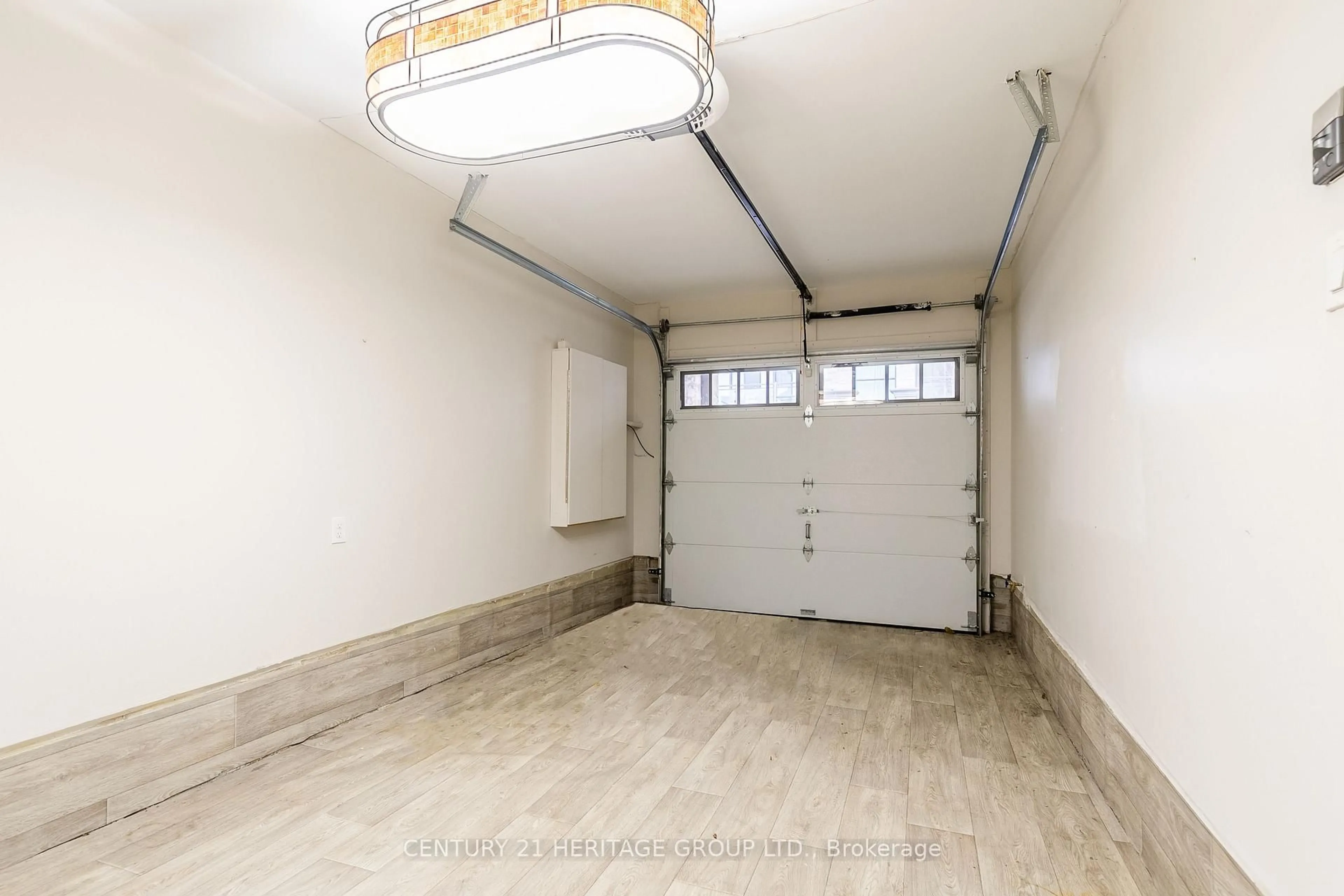 Indoor garage for 38 Southshore Cres, Hamilton Ontario L8E 0J3