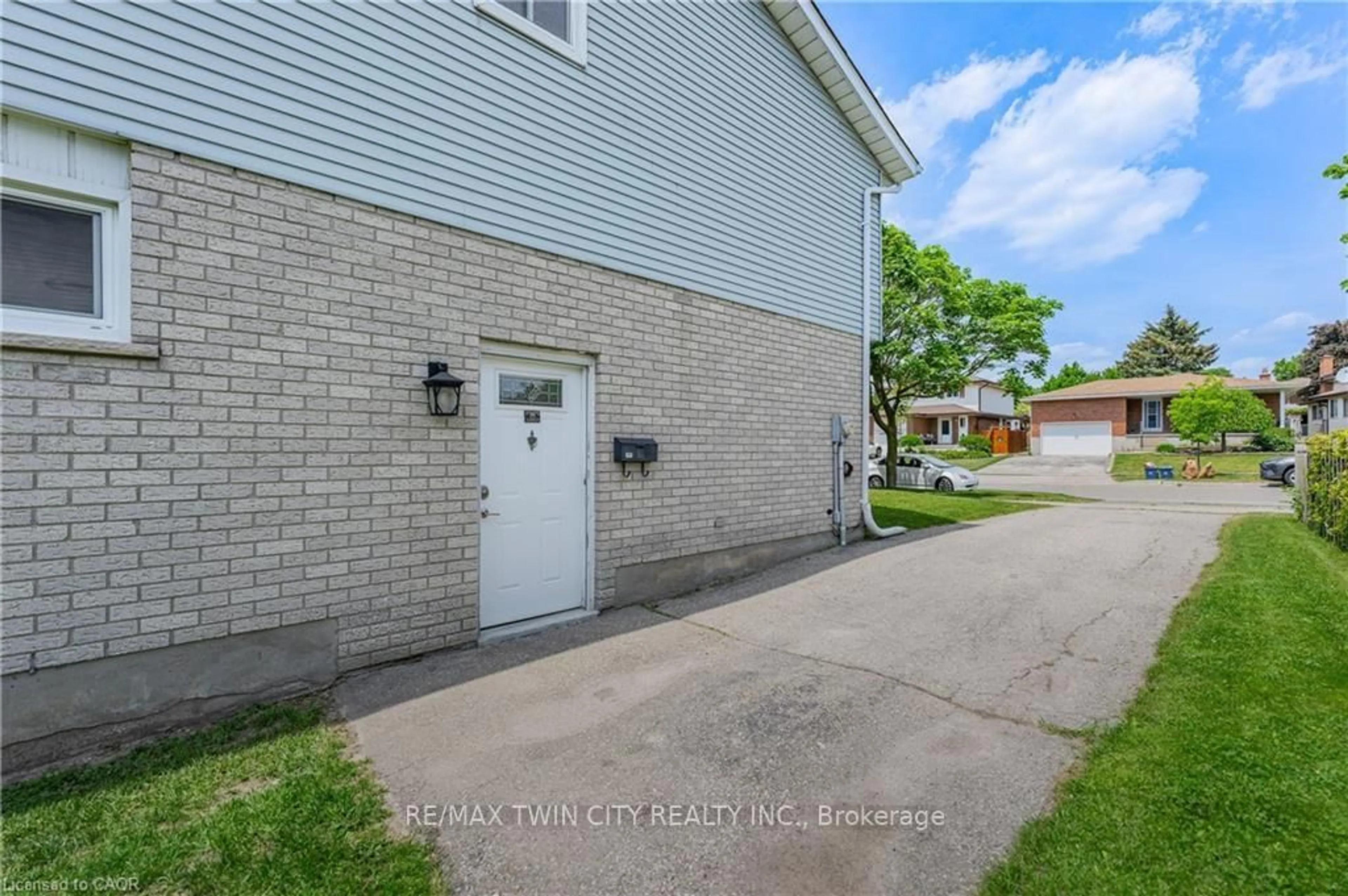 Unknown for 242 The Country Way, Kitchener Ontario N2E 2P9