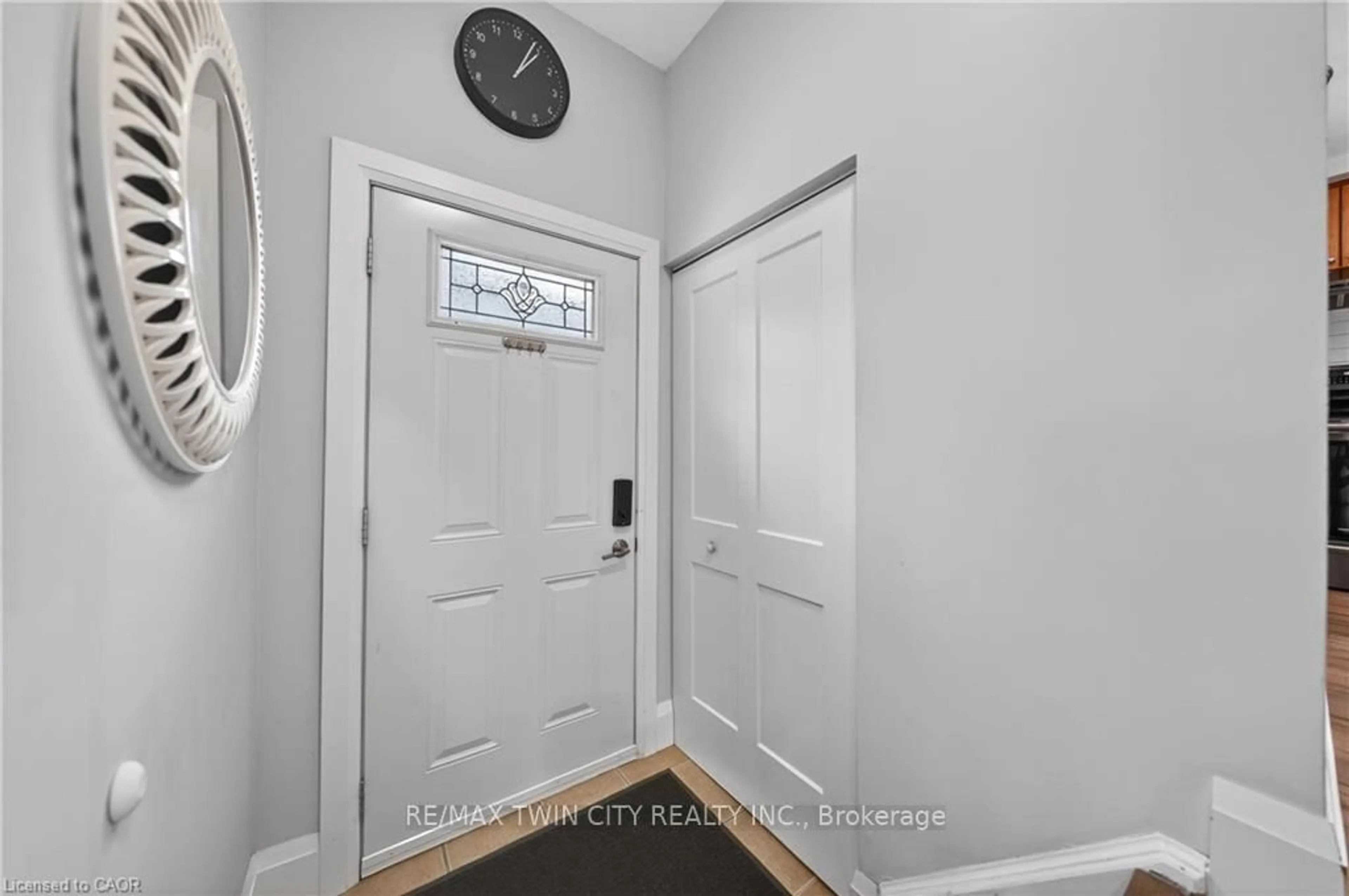Indoor entryway for 242 The Country Way, Kitchener Ontario N2E 2P9