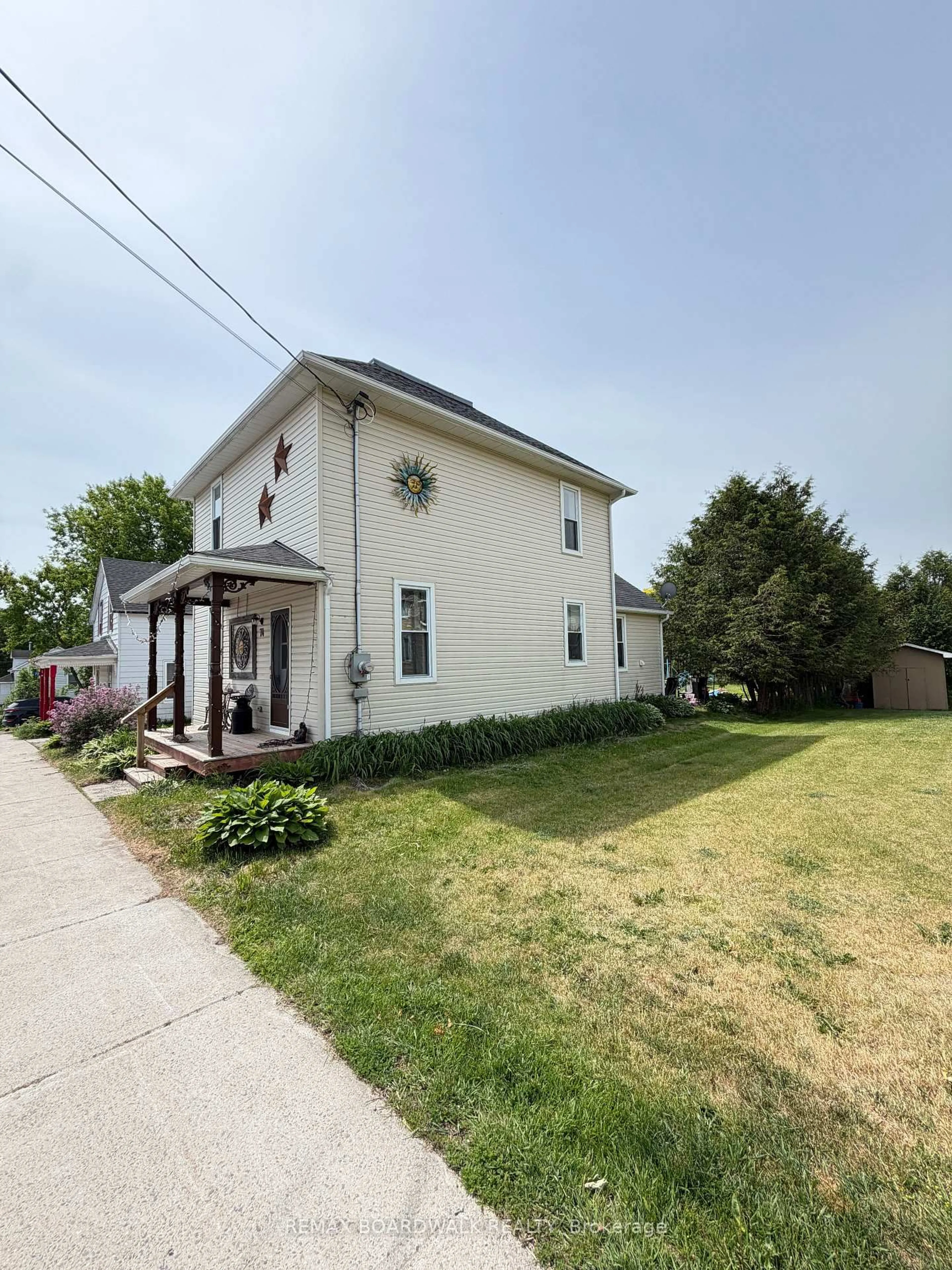 A pic from outside/outdoor area/front of a property/back of a property/a pic from drone, building for 74 Princess St, Lanark Ontario K0G 1K0
