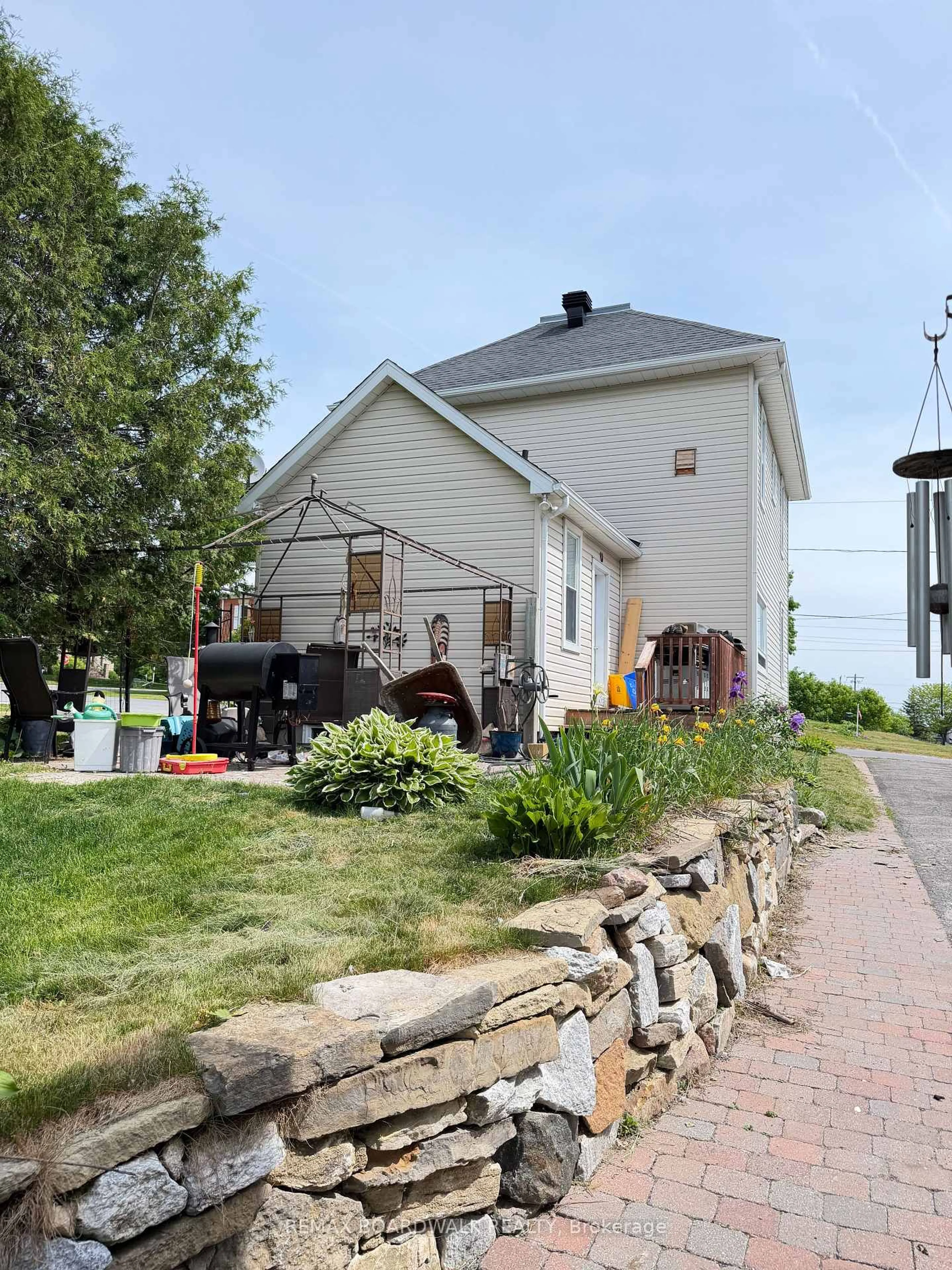 Unknown for 74 Princess St, Lanark Ontario K0G 1K0