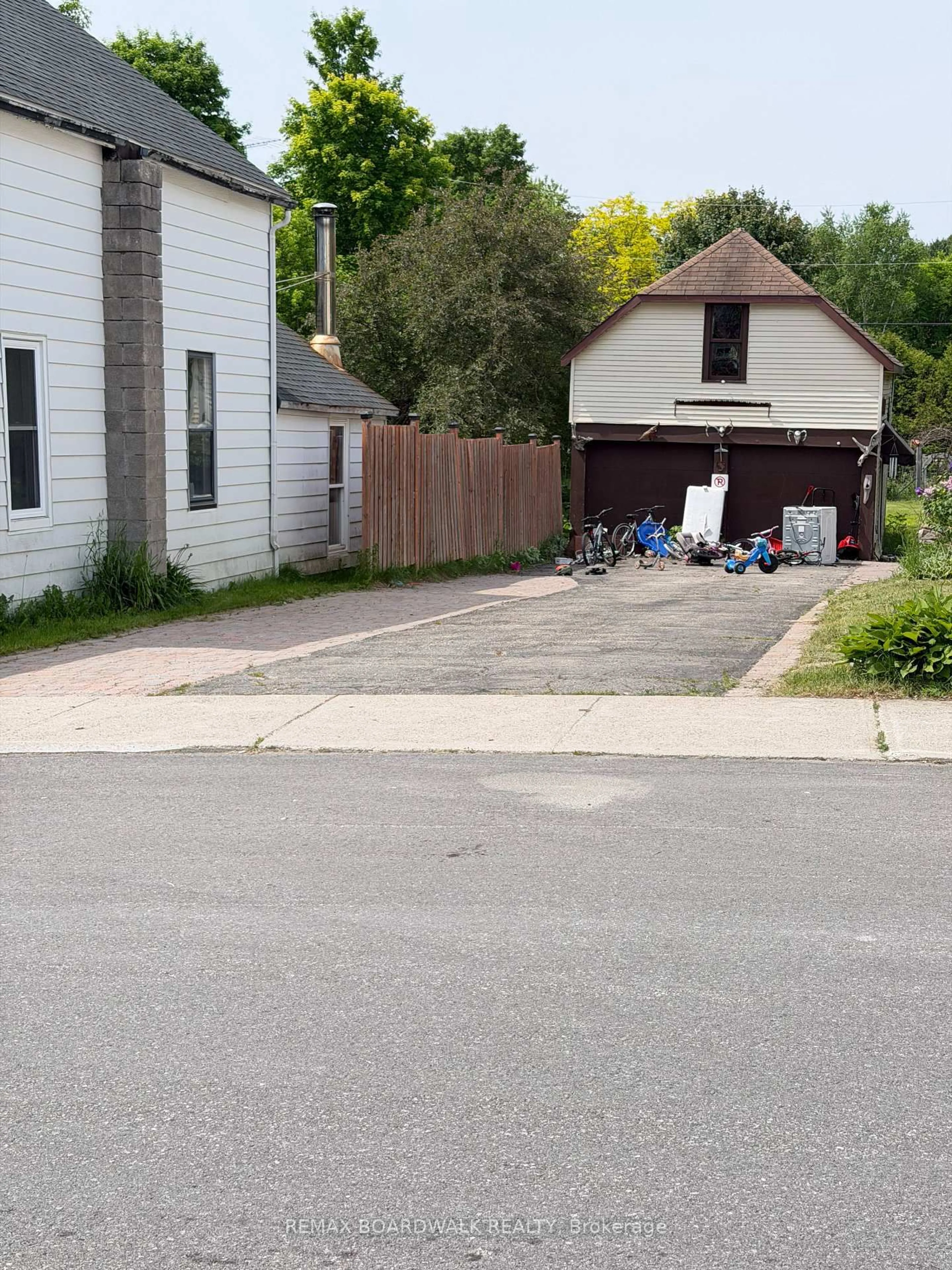 A pic from outside/outdoor area/front of a property/back of a property/a pic from drone, street for 74 Princess St, Lanark Ontario K0G 1K0