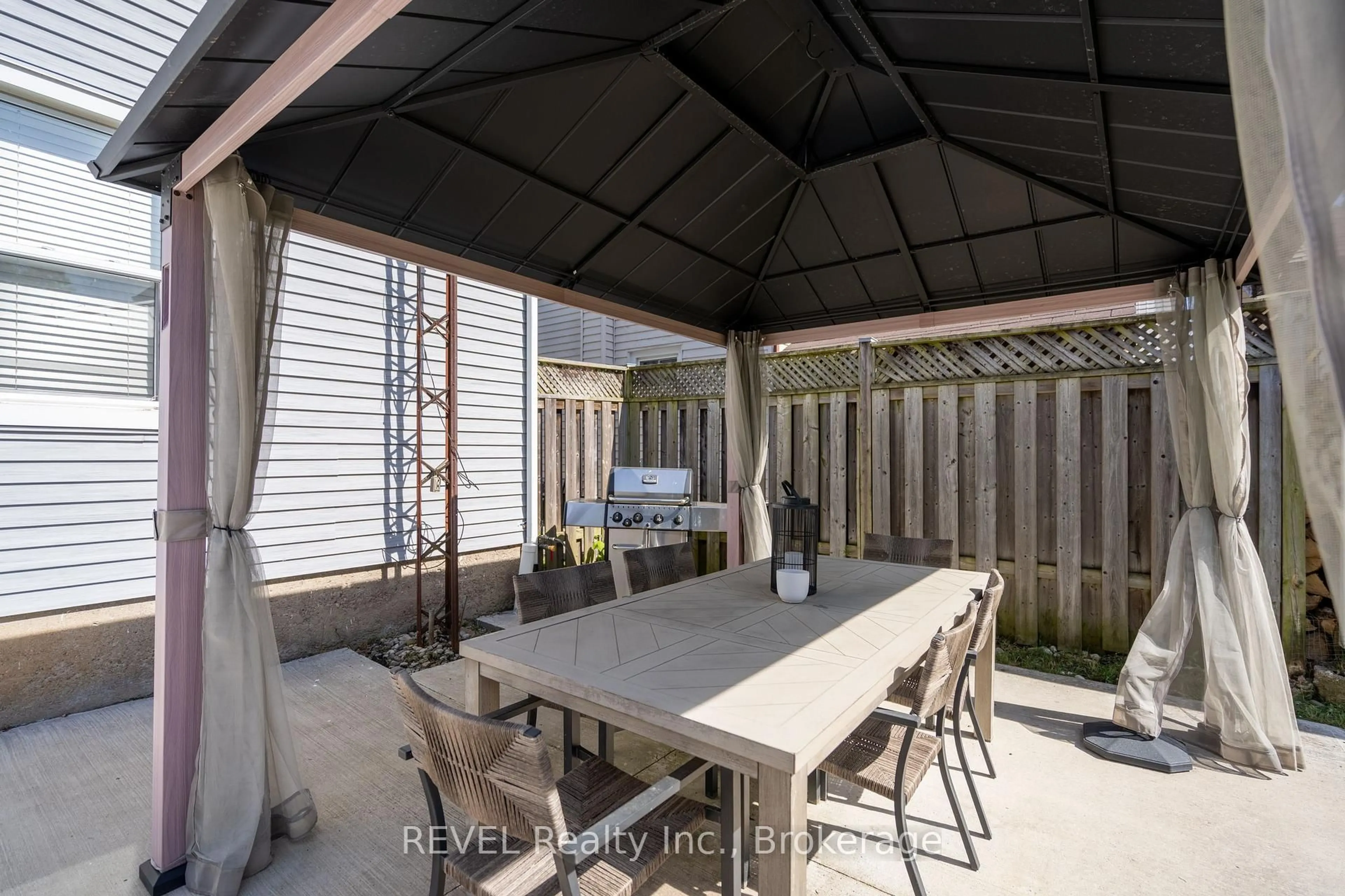 Patio, street for 455 Wallace Ave, Welland Ontario L3B 1R3
