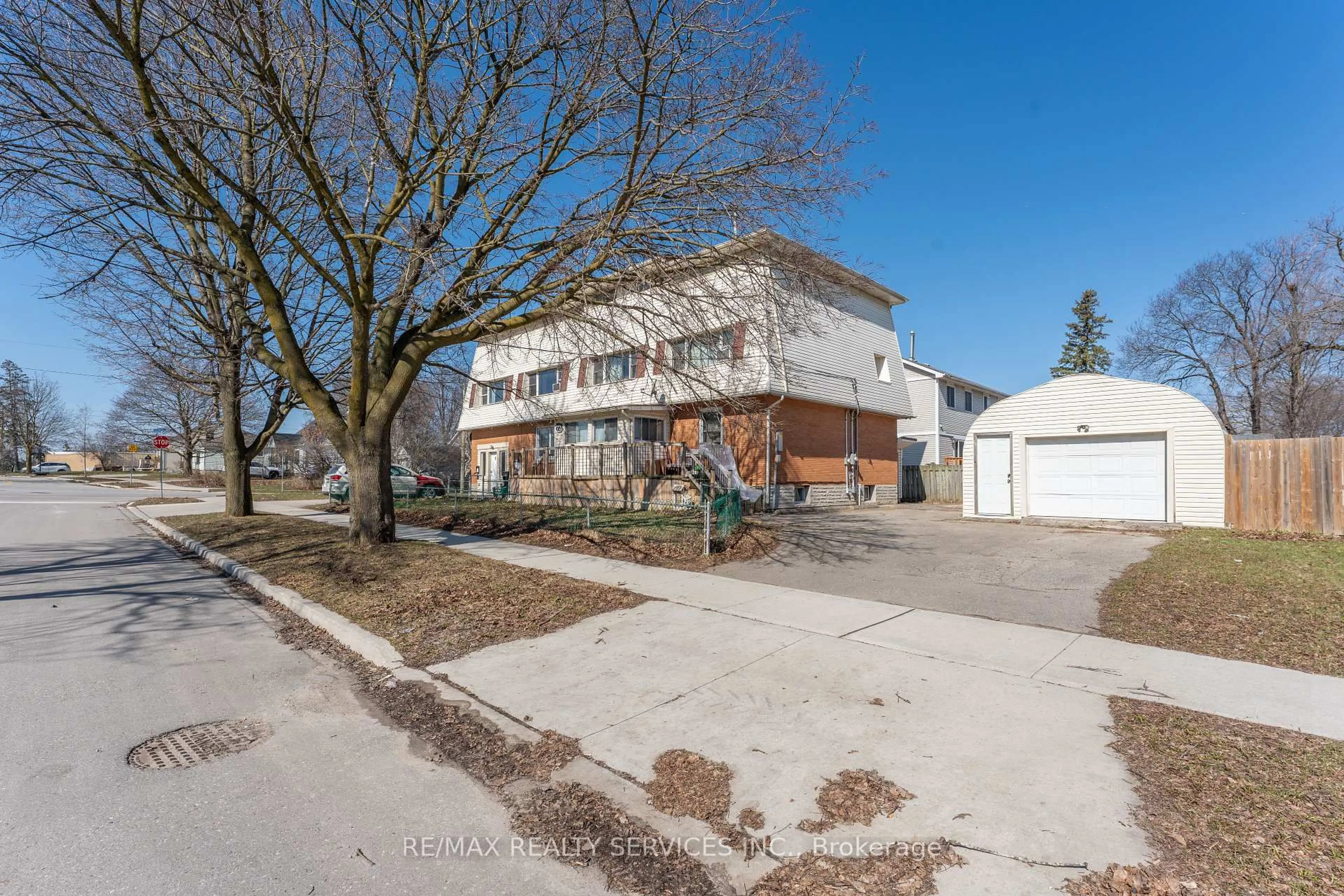 A pic from outside/outdoor area/front of a property/back of a property/a pic from drone, street for 72 Florence Ave, Kitchener Ontario N2A 2K8
