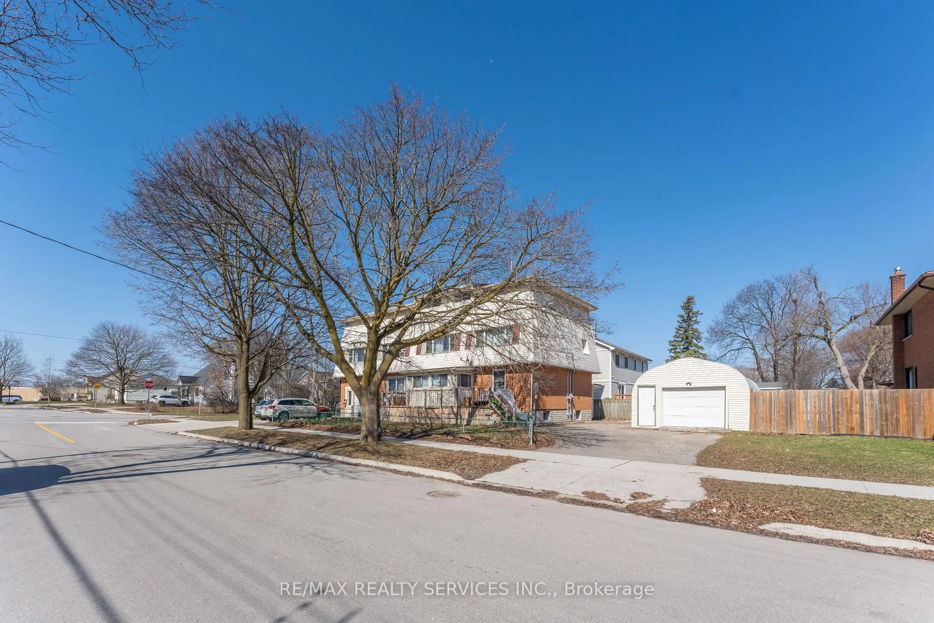 A pic from outside/outdoor area/front of a property/back of a property/a pic from drone, street for 72 Florence Ave, Kitchener Ontario N2A 2K8