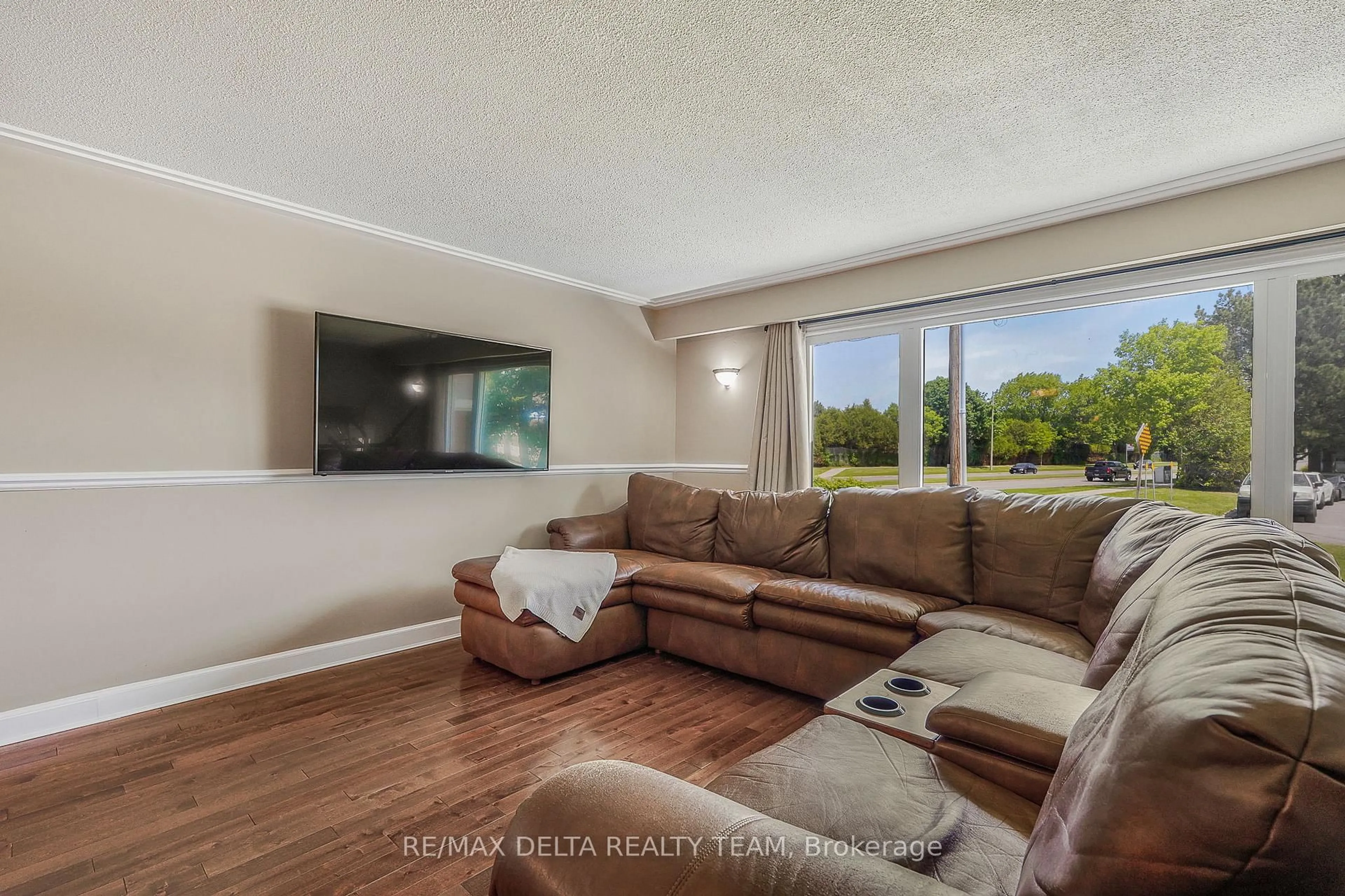 Living room with furniture, unknown for 1596 Boyer Rd, Ottawa Ontario K1C 1R2
