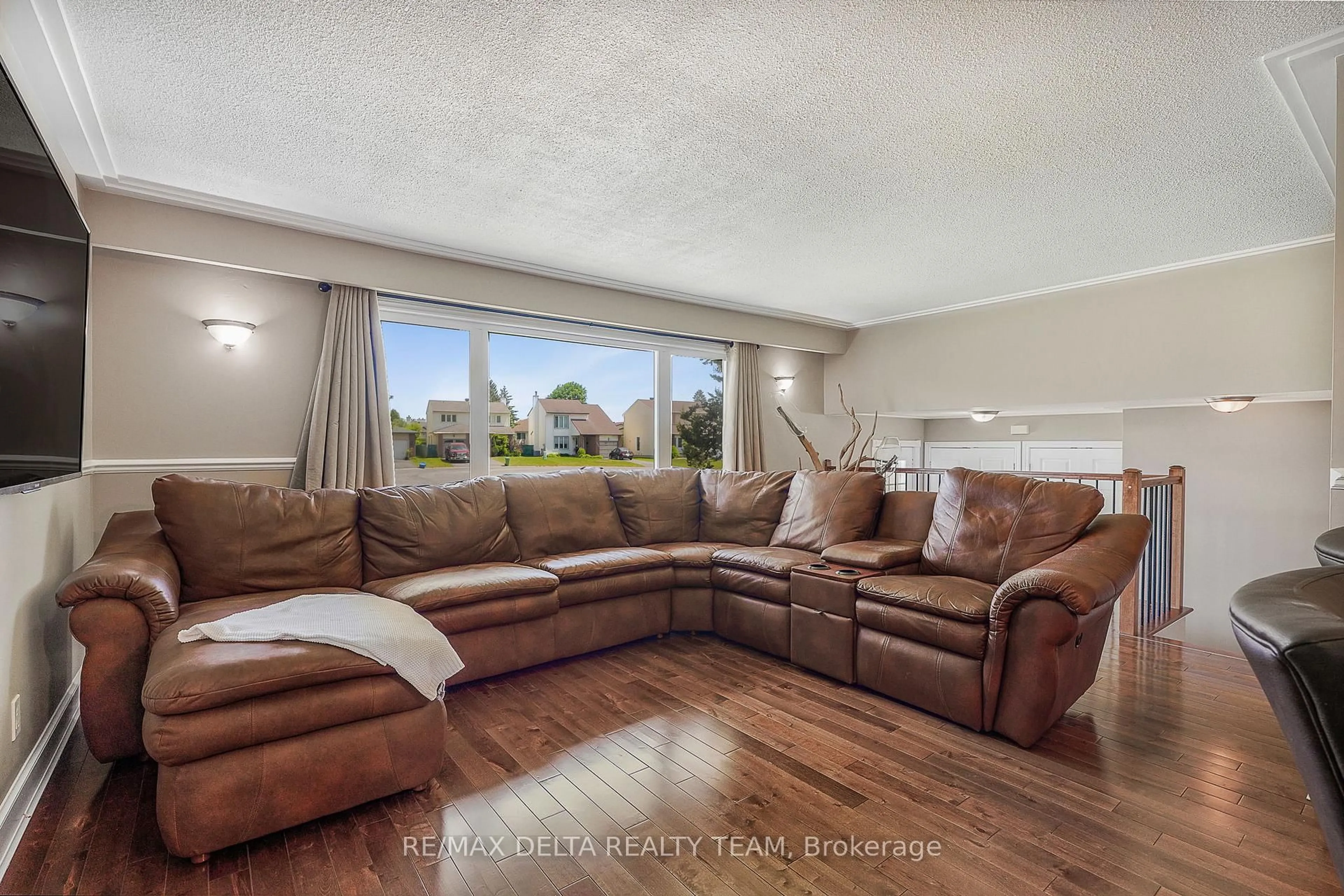 Living room with furniture, unknown for 1596 Boyer Rd, Ottawa Ontario K1C 1R2