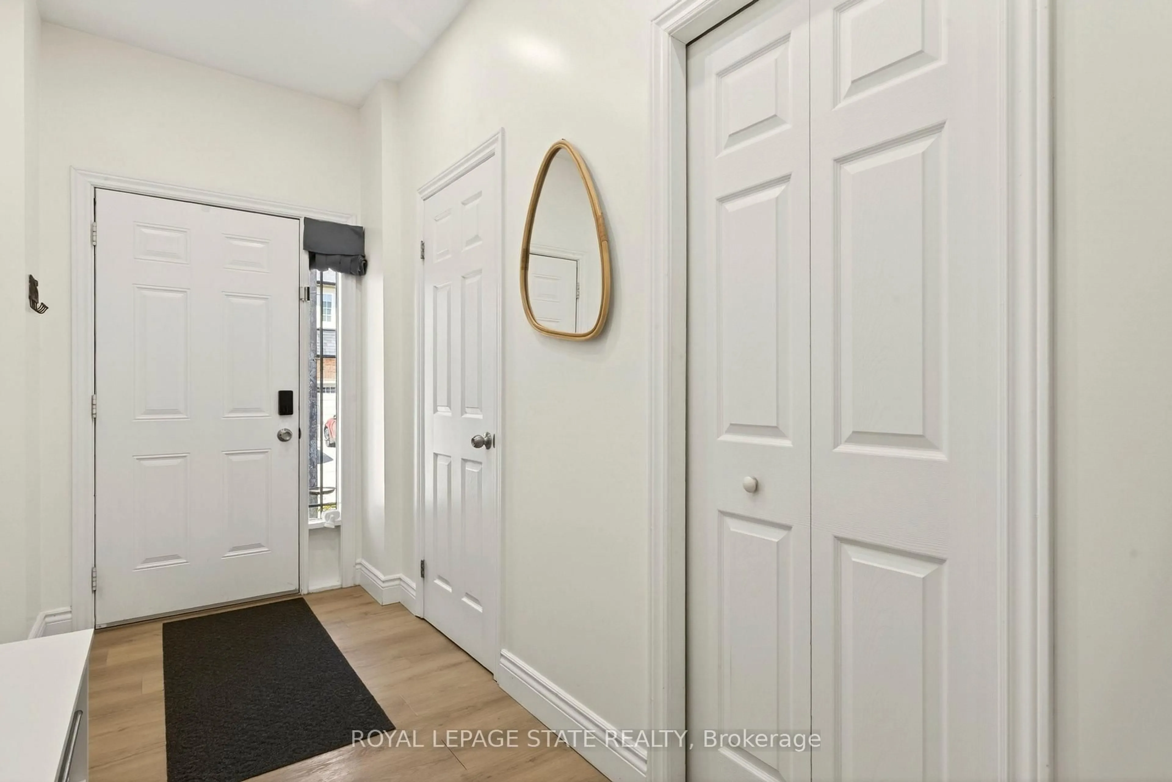 Indoor entryway for 9 Hampton Brook Way, Hamilton Ontario L0R 1W0