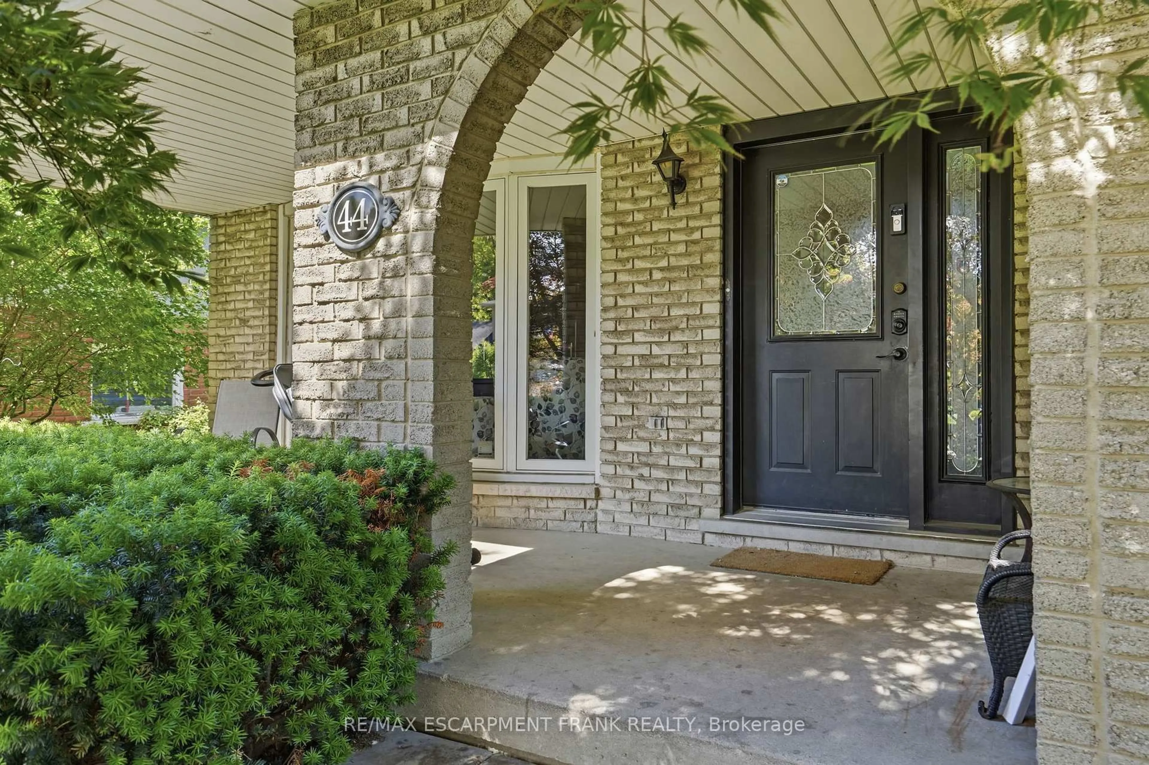 Indoor entryway for 44 San Paulo Dr, Hamilton Ontario L9C 5L2