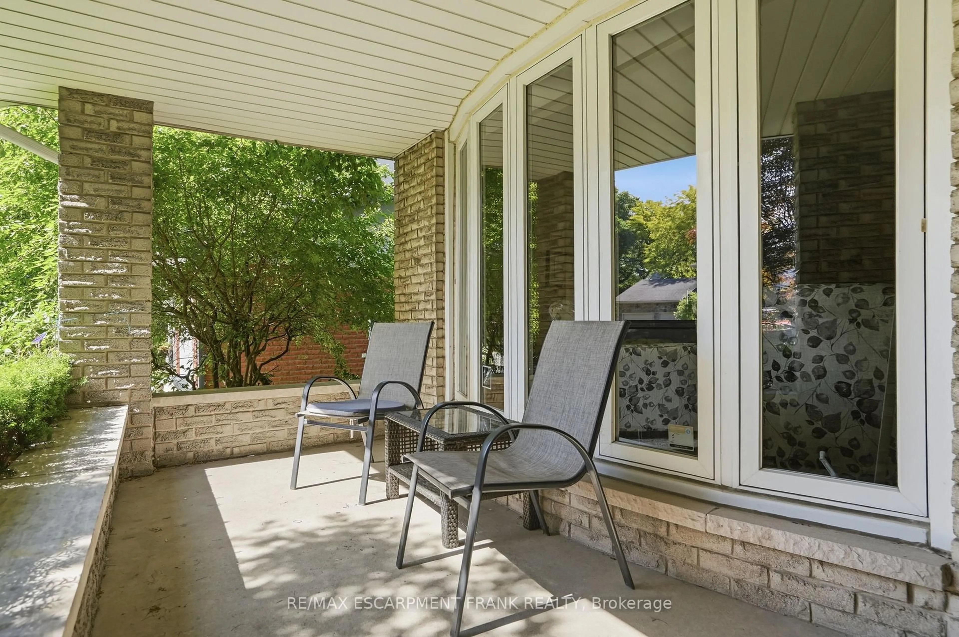 Patio, street for 44 San Paulo Dr, Hamilton Ontario L9C 5L2