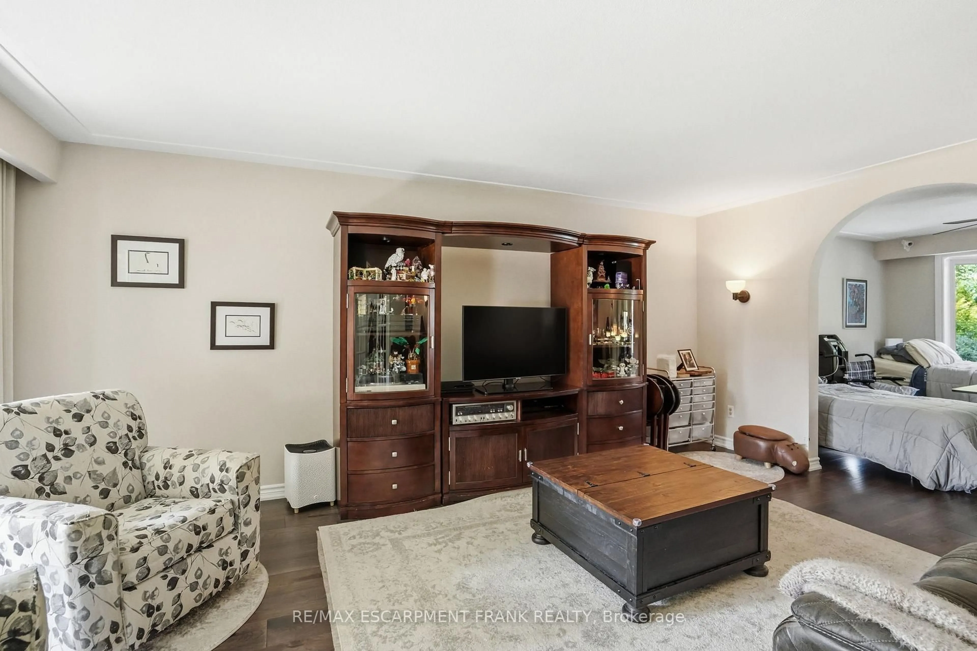 Living room with furniture, unknown for 44 San Paulo Dr, Hamilton Ontario L9C 5L2