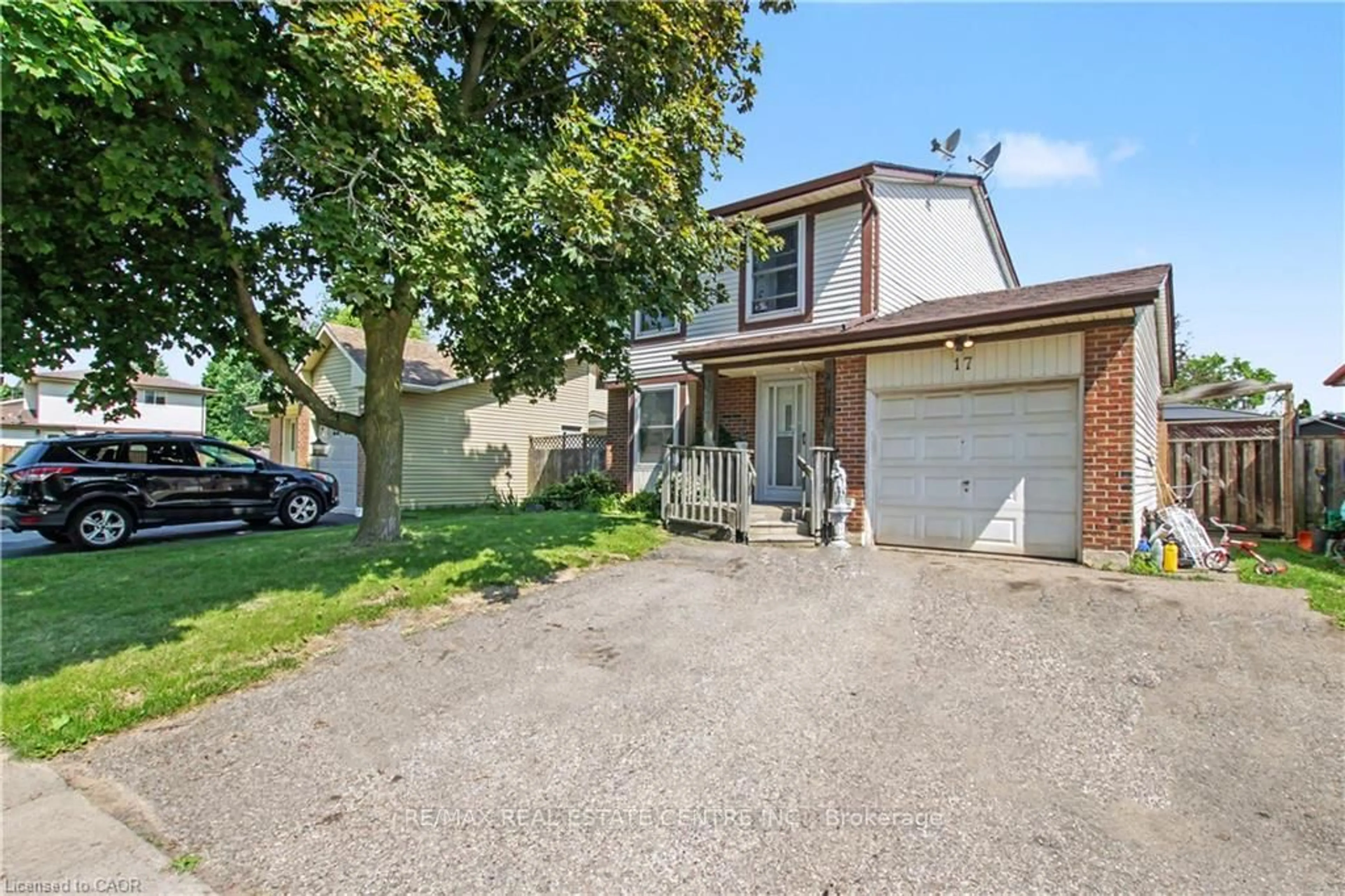 A pic from outside/outdoor area/front of a property/back of a property/a pic from drone, street for 17 Hallmark St, Brantford Ontario N3P 1A6