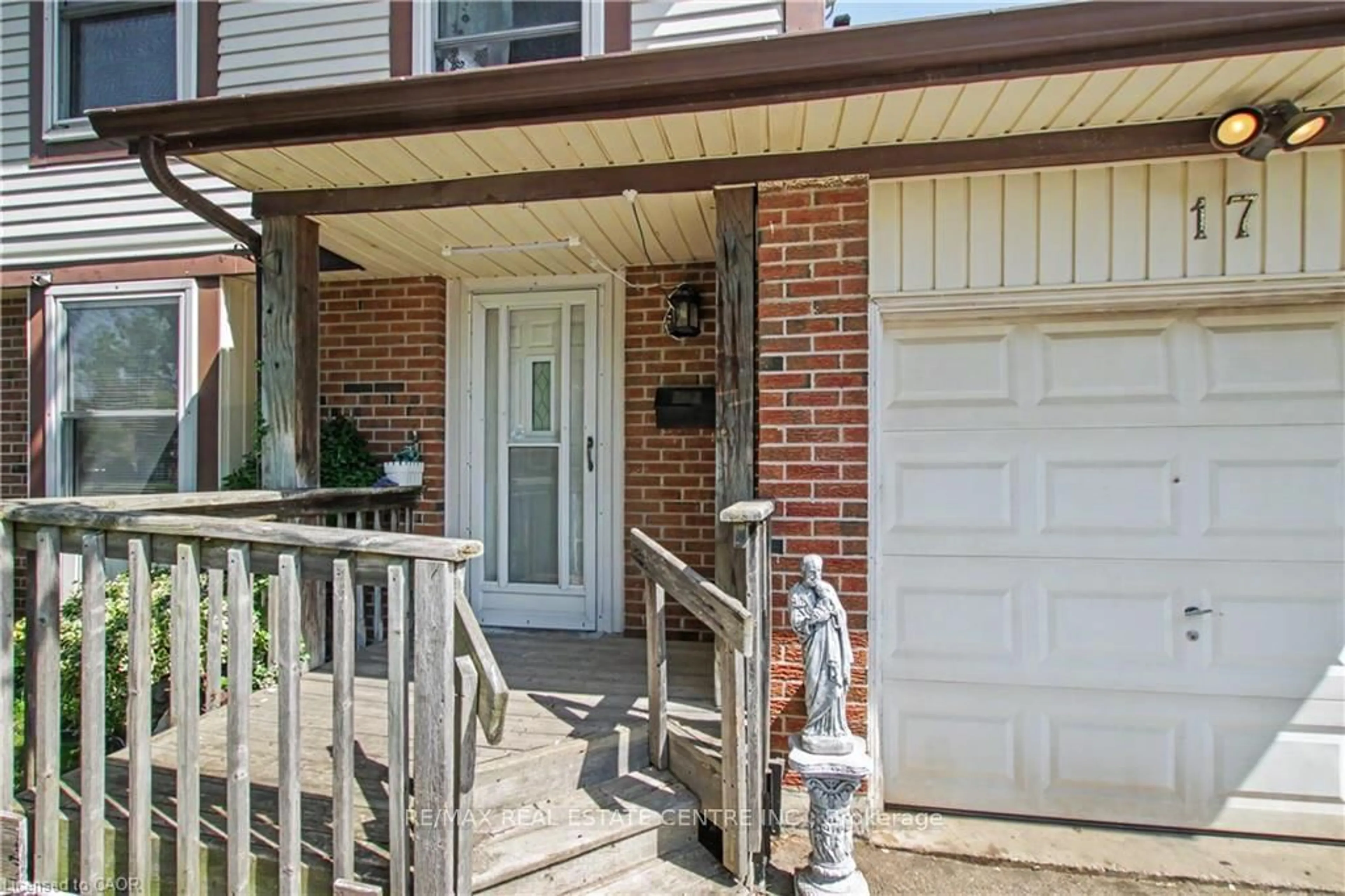 Unknown for 17 Hallmark St, Brantford Ontario N3P 1A6