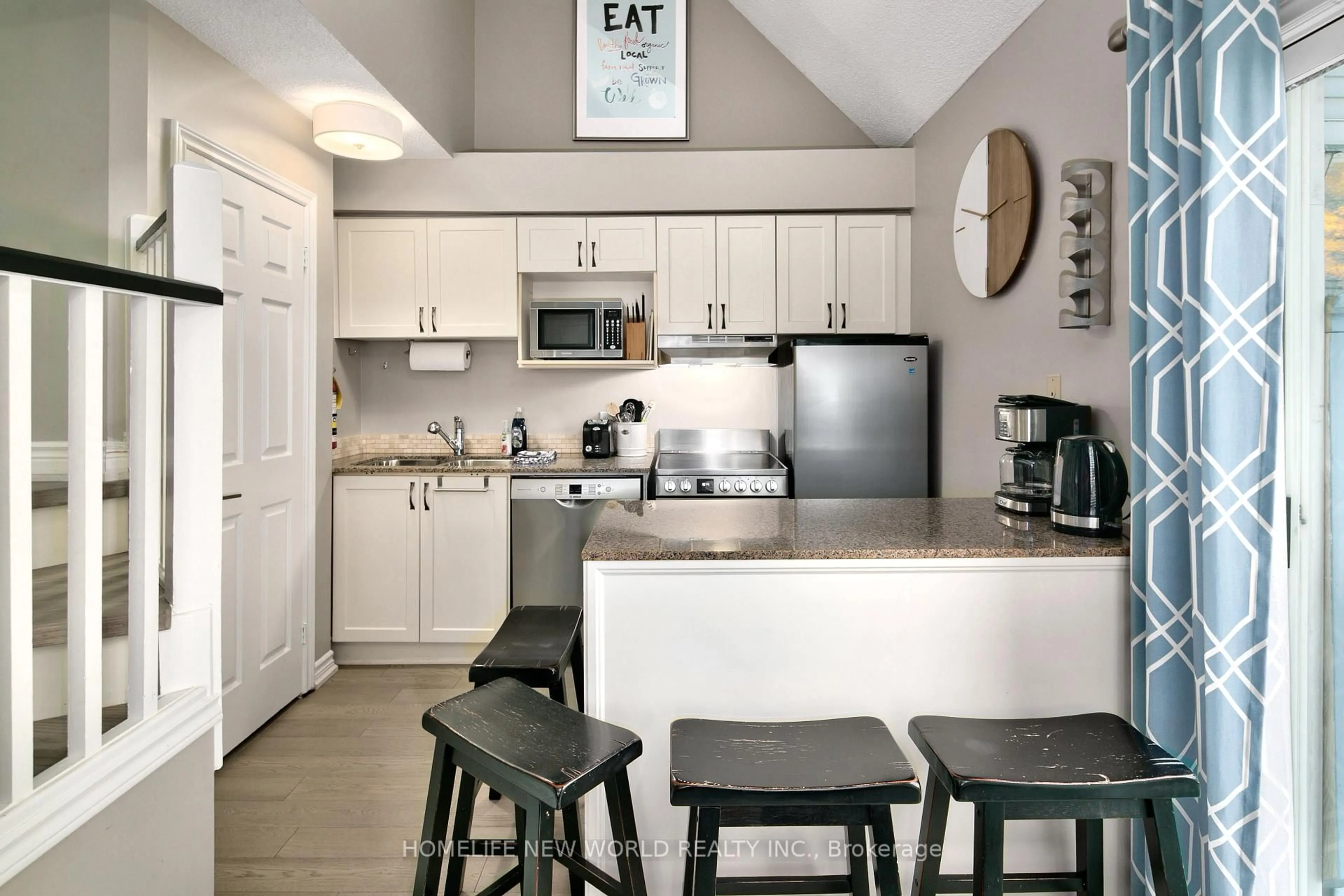 Open concept kitchen, unknown for 796468 Grey 19 Rd #911, Blue Mountains Ontario L9Y 0N6